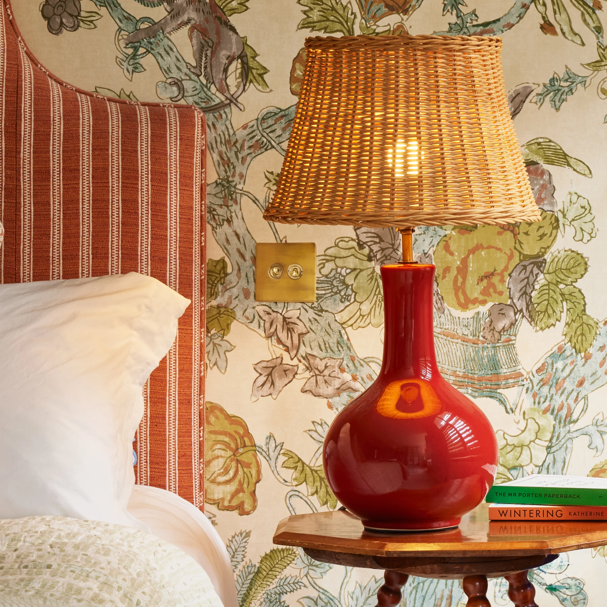 Nellie table lamp in an oxblood glaze - Image 2