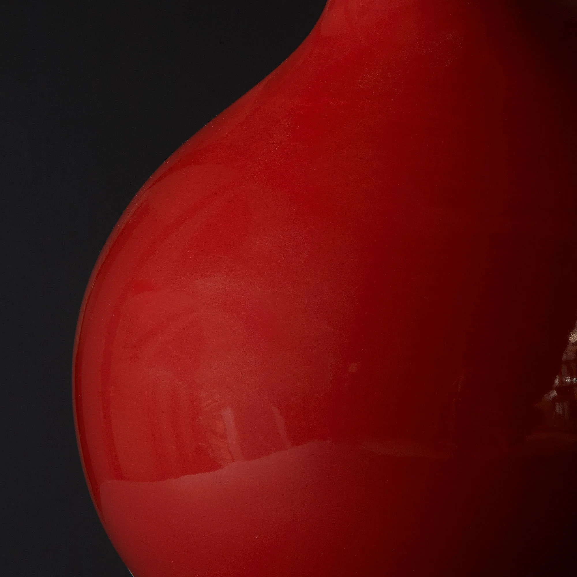 Nellie table lamp in an oxblood glaze - Image 3