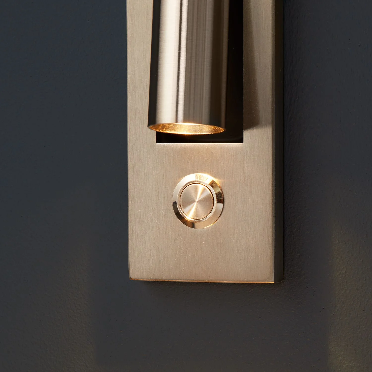 Niche wall light in antique silver - Image 3