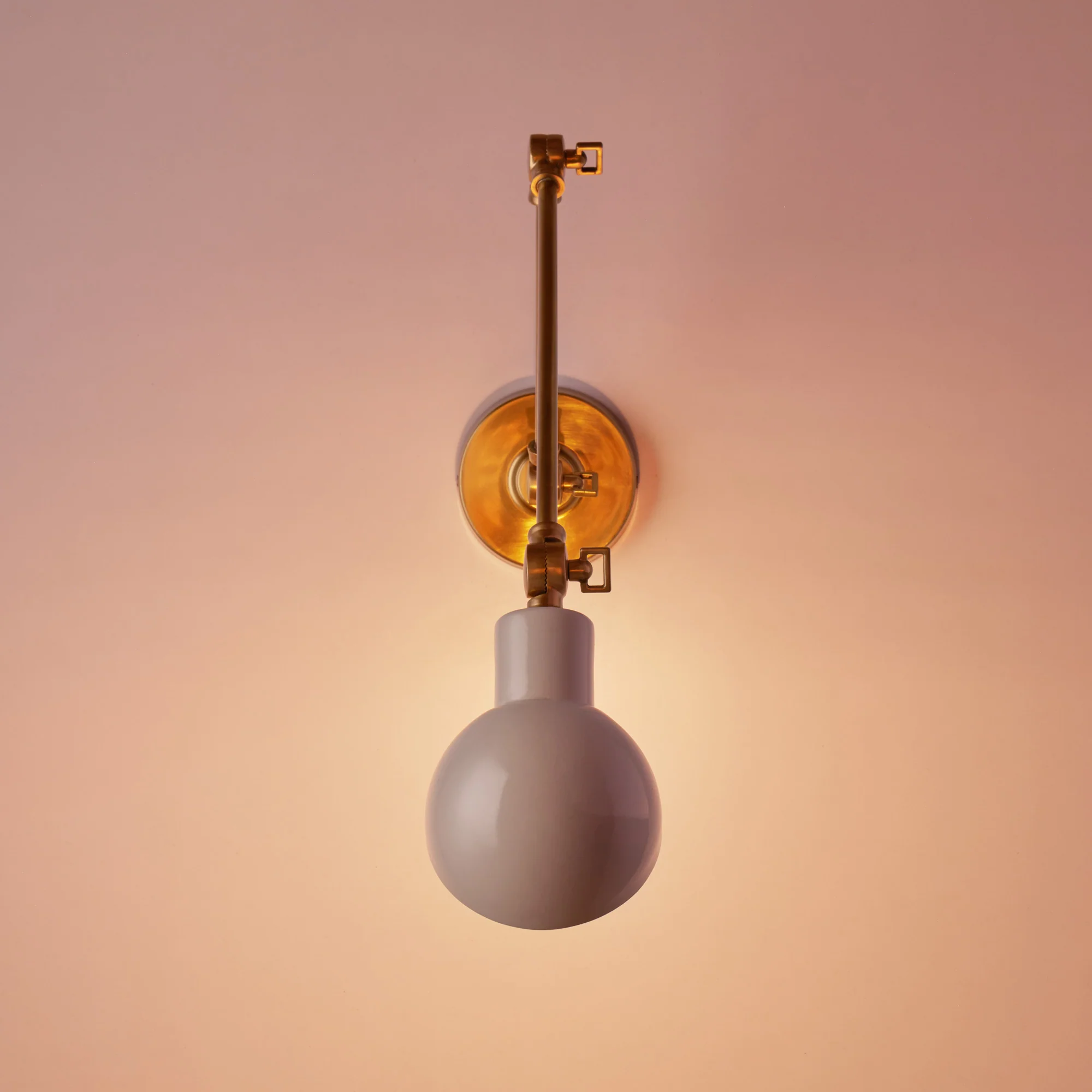 Nova wall light in brass and stone - Image 8