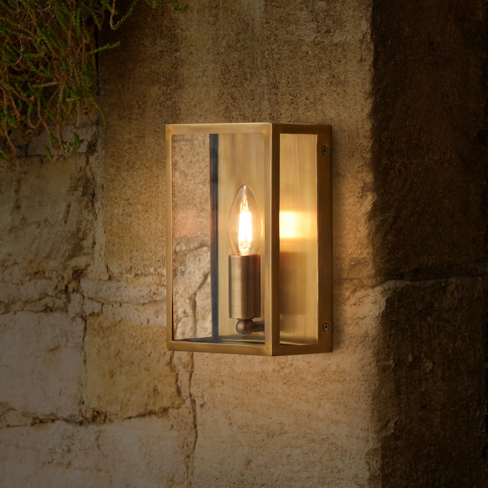 Orford IP44 exterior wall light in antique brass - Image 3