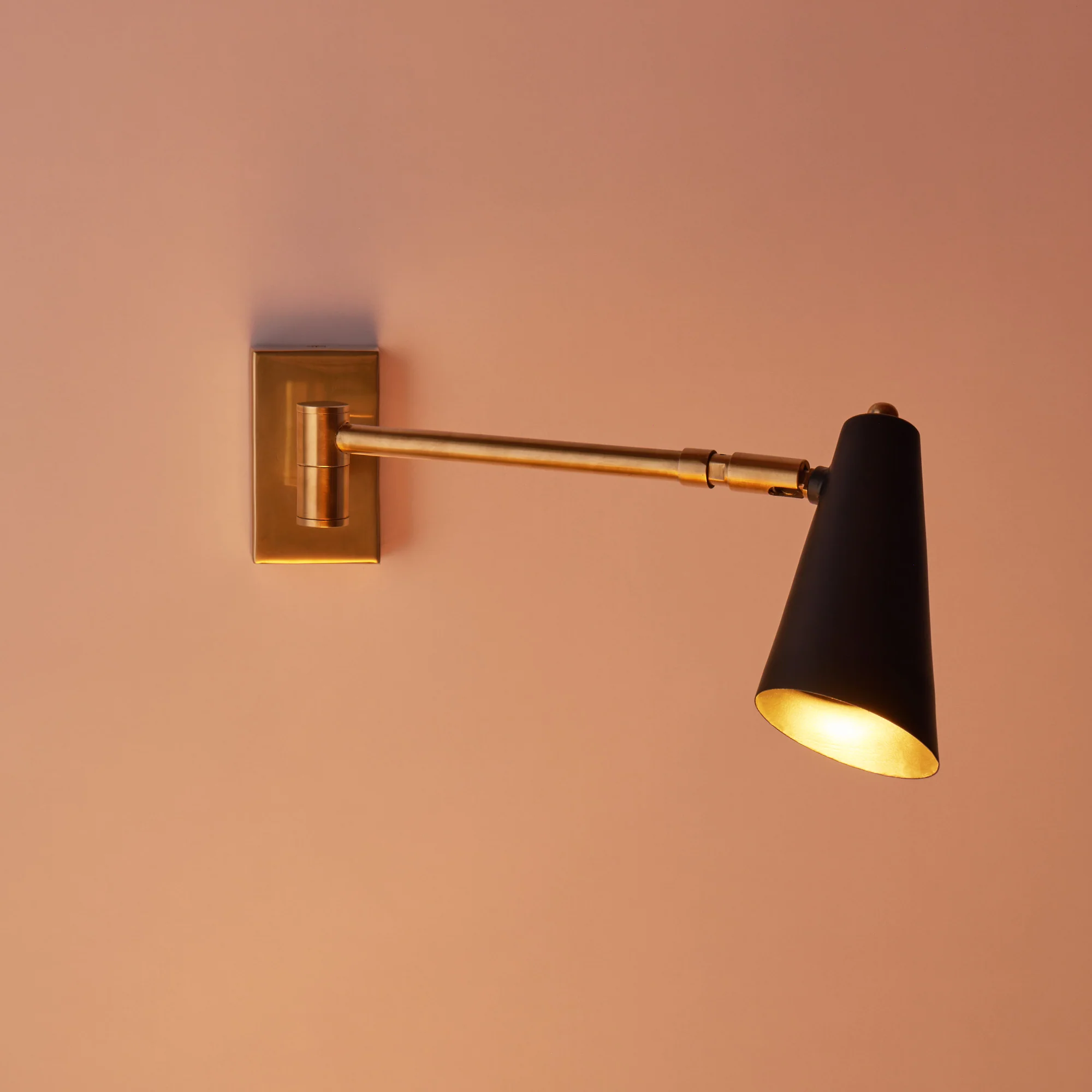Otis adjustable wall light in black - Image 8