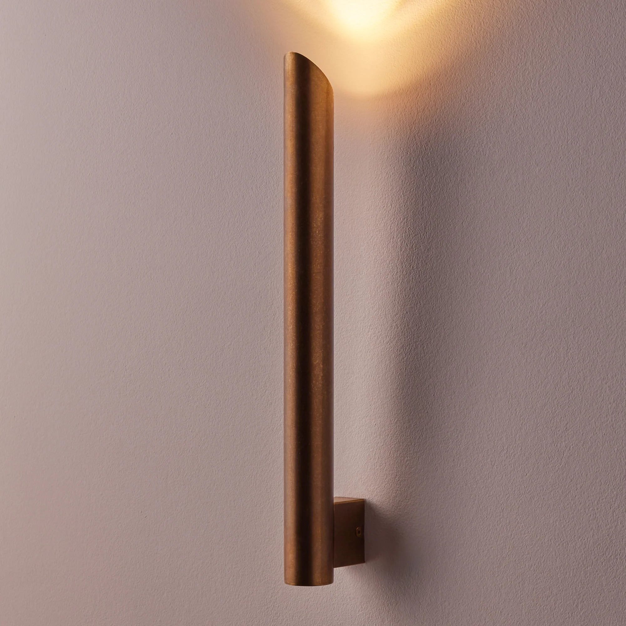 Padme IP54 uplighter in brass - Image 2