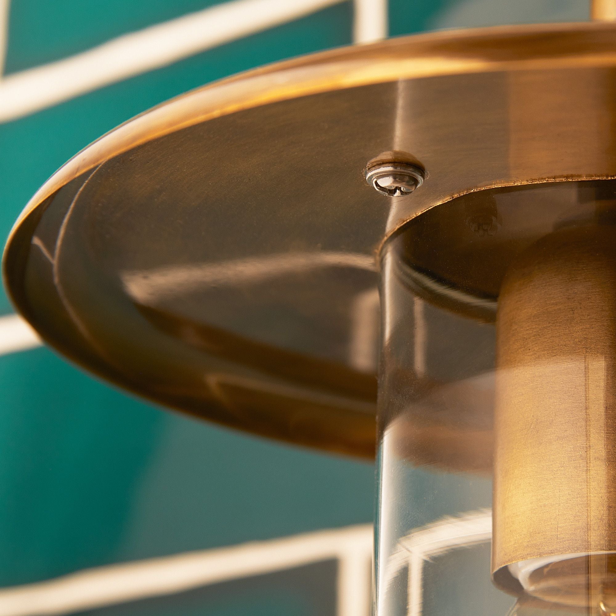 Peewit IP44 wall light in antique brass - Image 4