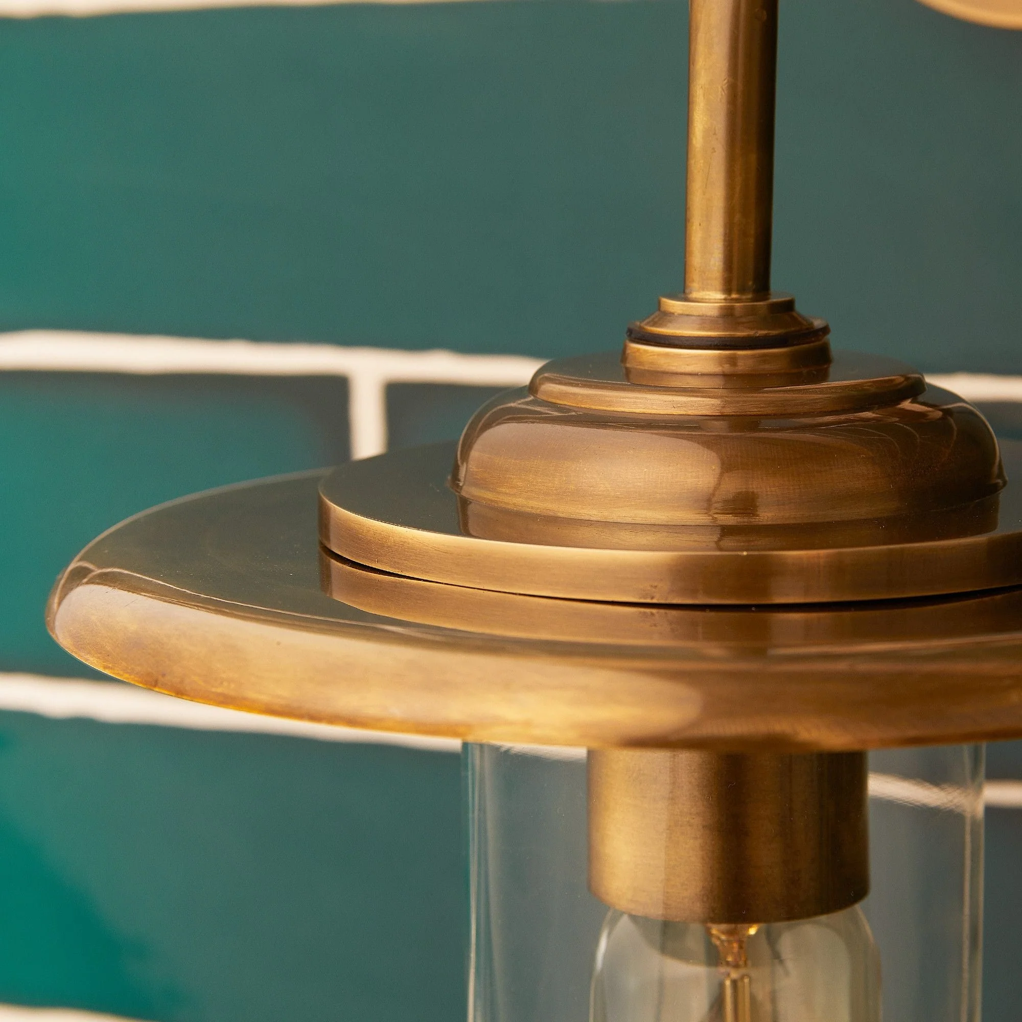 Peewit IP44 wall light in antique brass - Image 7