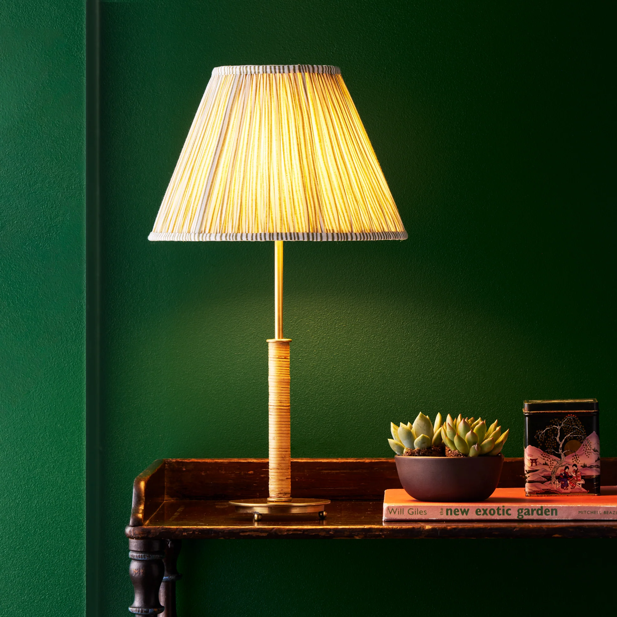 Piaf rechargeable table lamp in brass and wrapped cane - Image 2