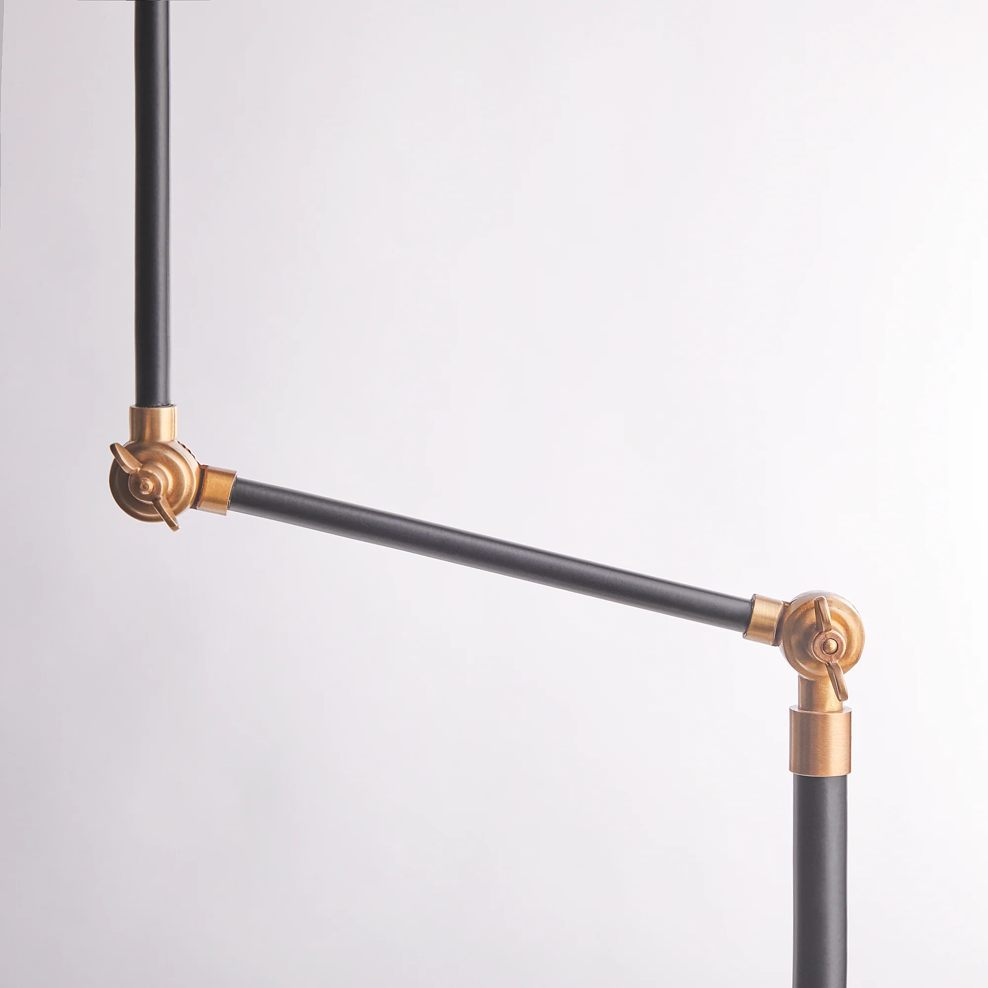 Pick reading lamp in black and antiqued brass - Image 3