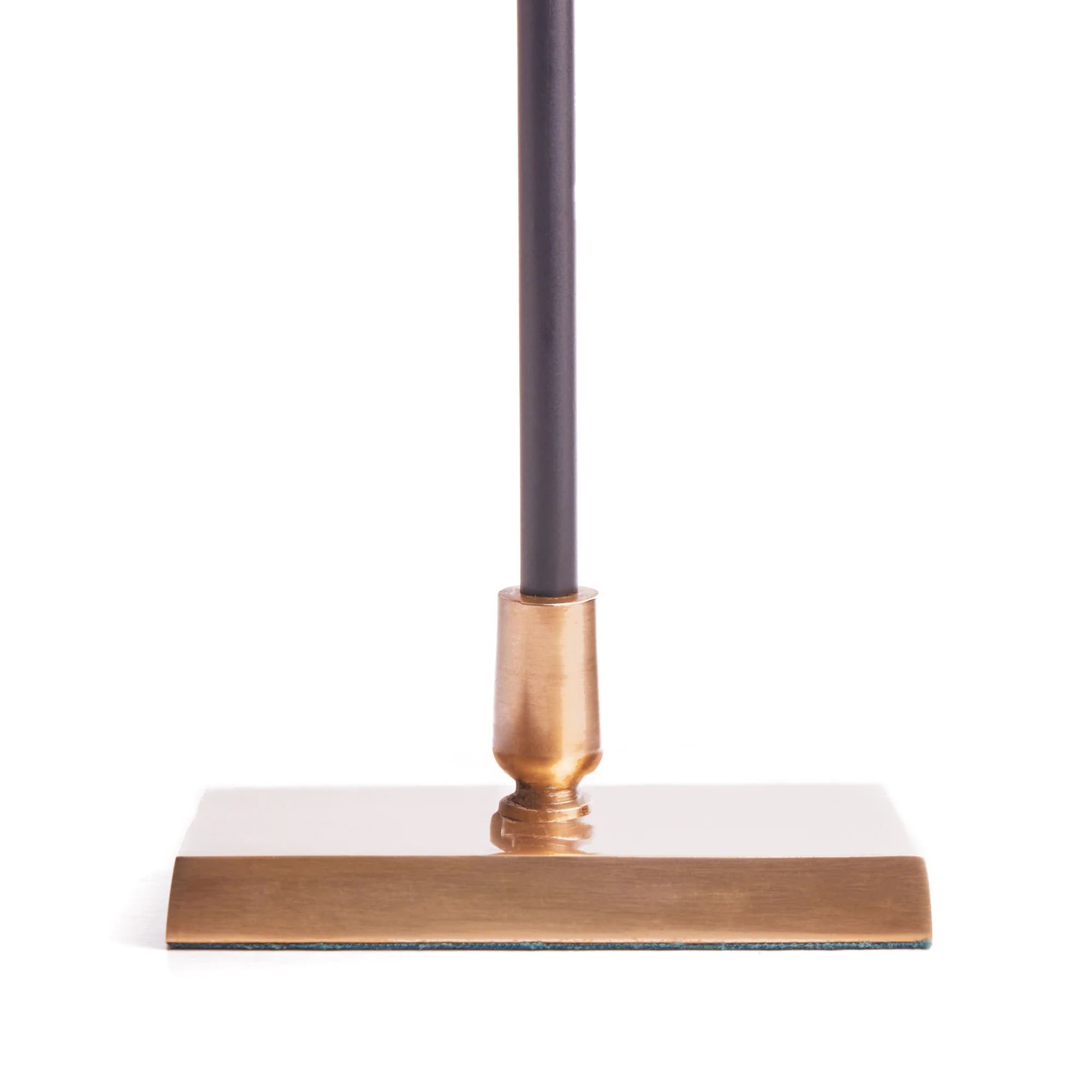 Pickling rechargeable table lamp in antiqued brass - Image 6