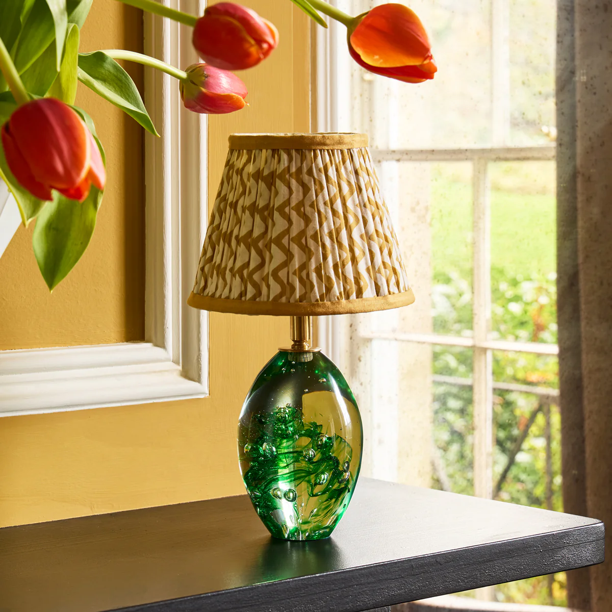 Pico Rechargeable table lamp with green swirls