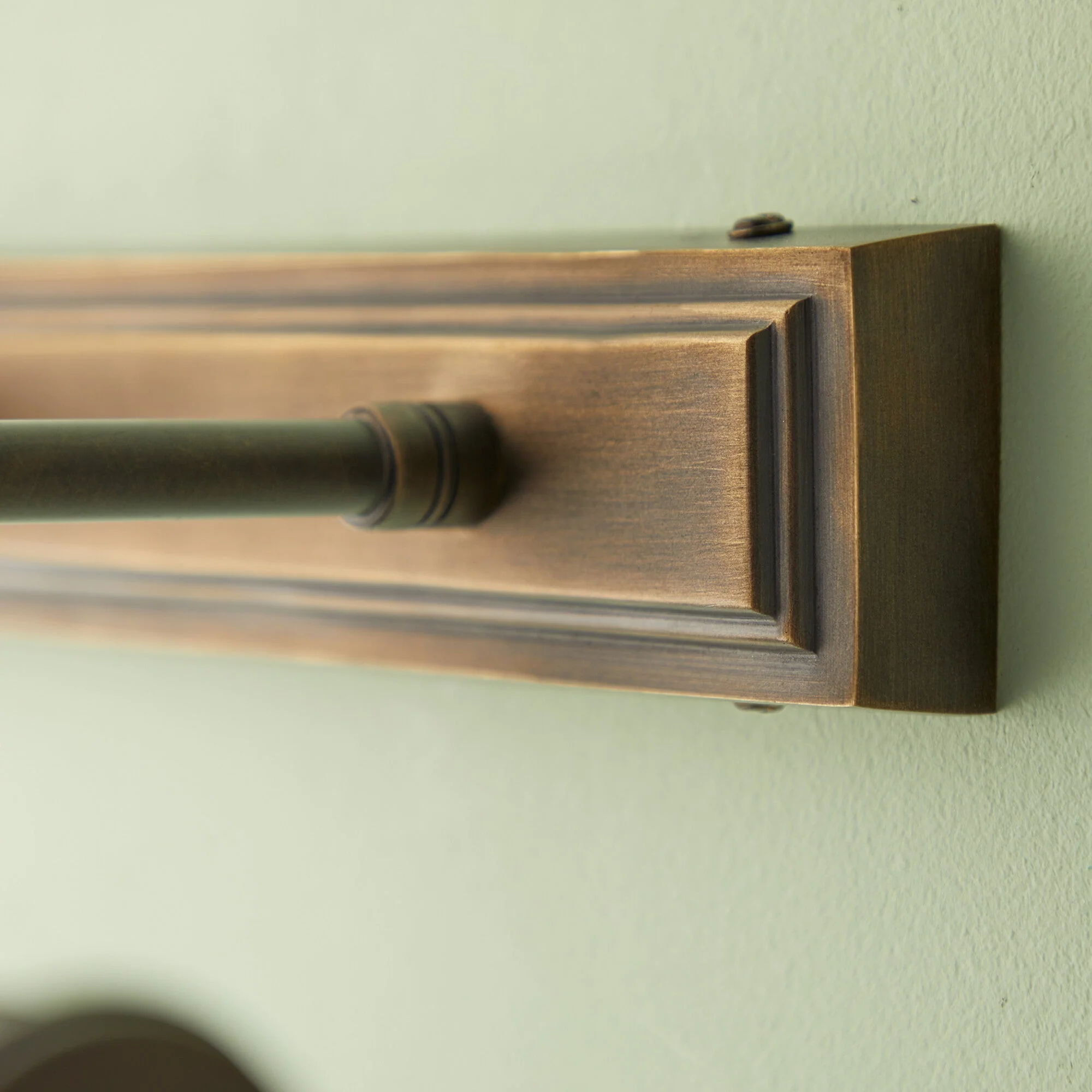 Pitcheroo double arm picture light in bronze - Image 4