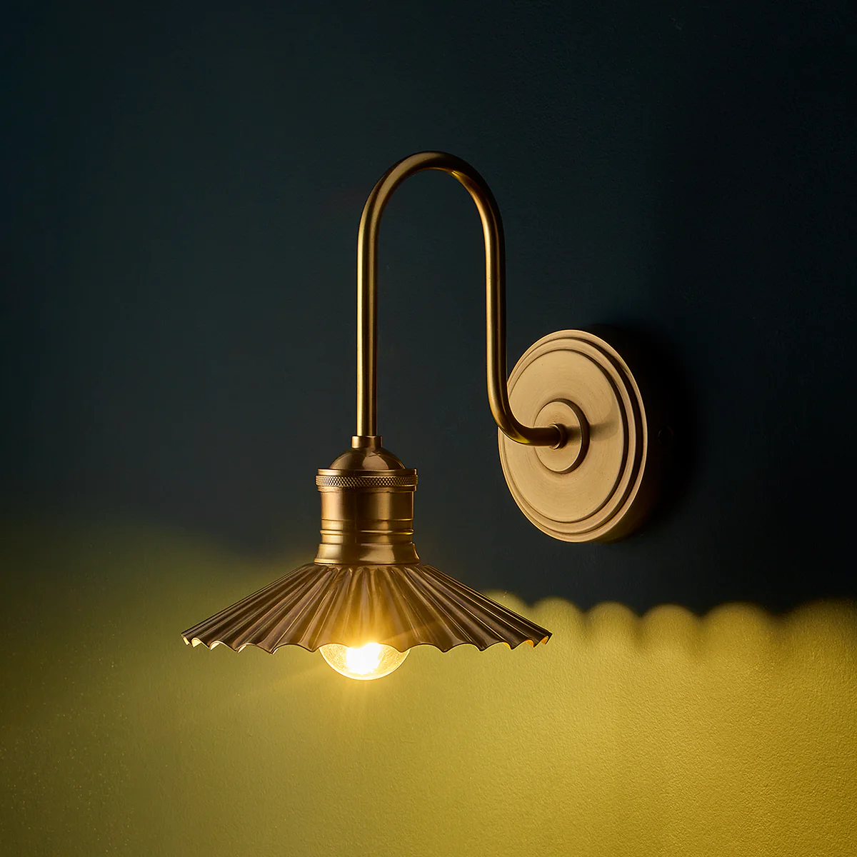 Pluie wall light in antique brass - Image 2