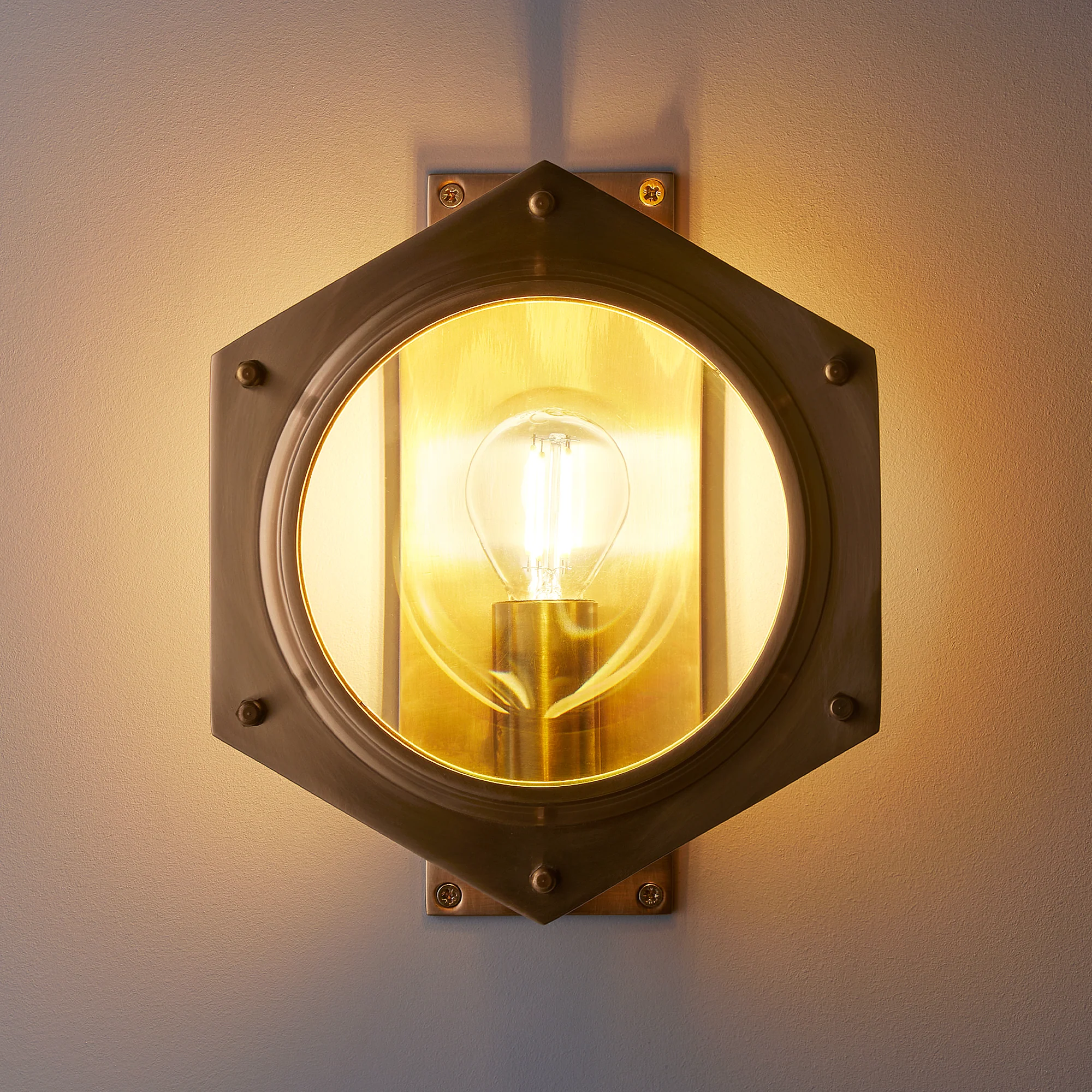 Poirot wall light in brass and glass - Image 6