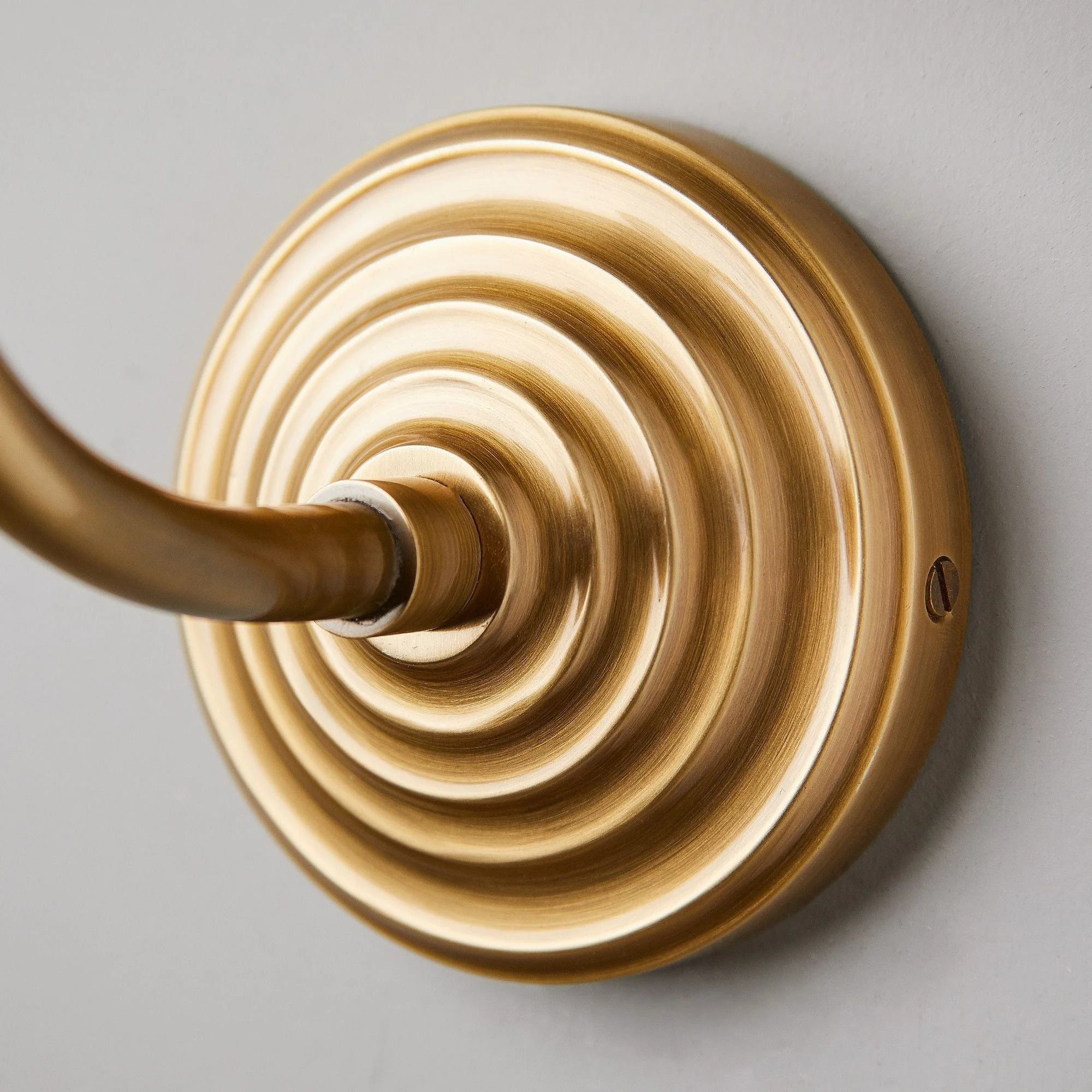 Pringle wall fitting in antique brass - Image 2