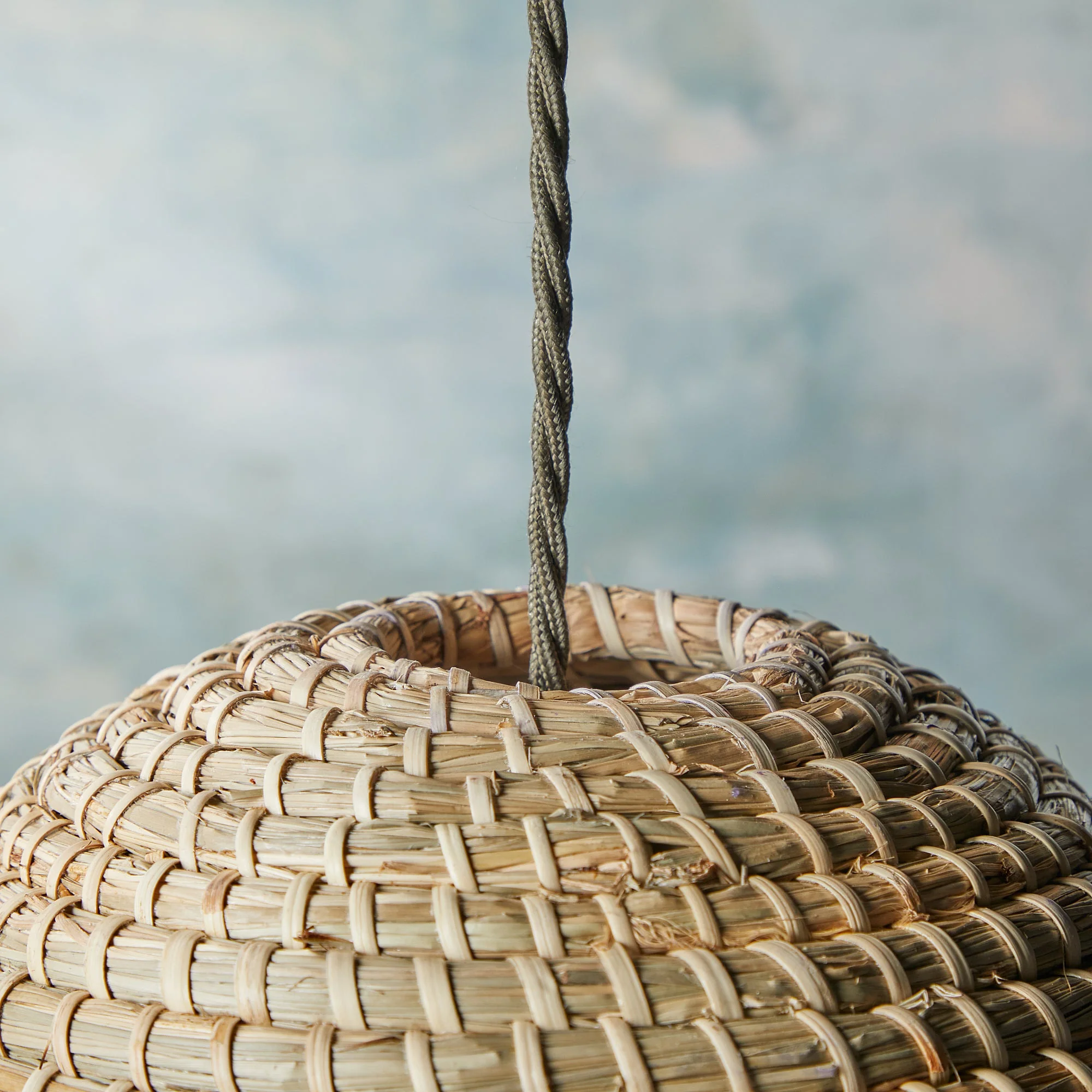 Pulpo pendant shade in natural seagrass with turquoise stripe - Image 4