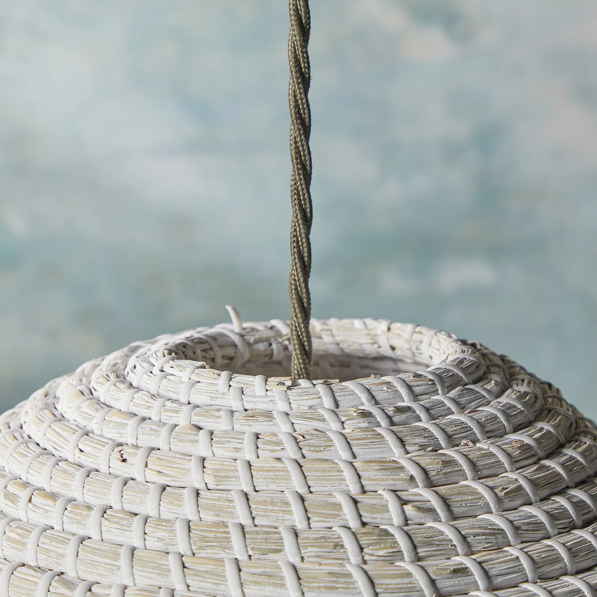 Pulpo pendant shade in whitewashed seagrass - Image 4