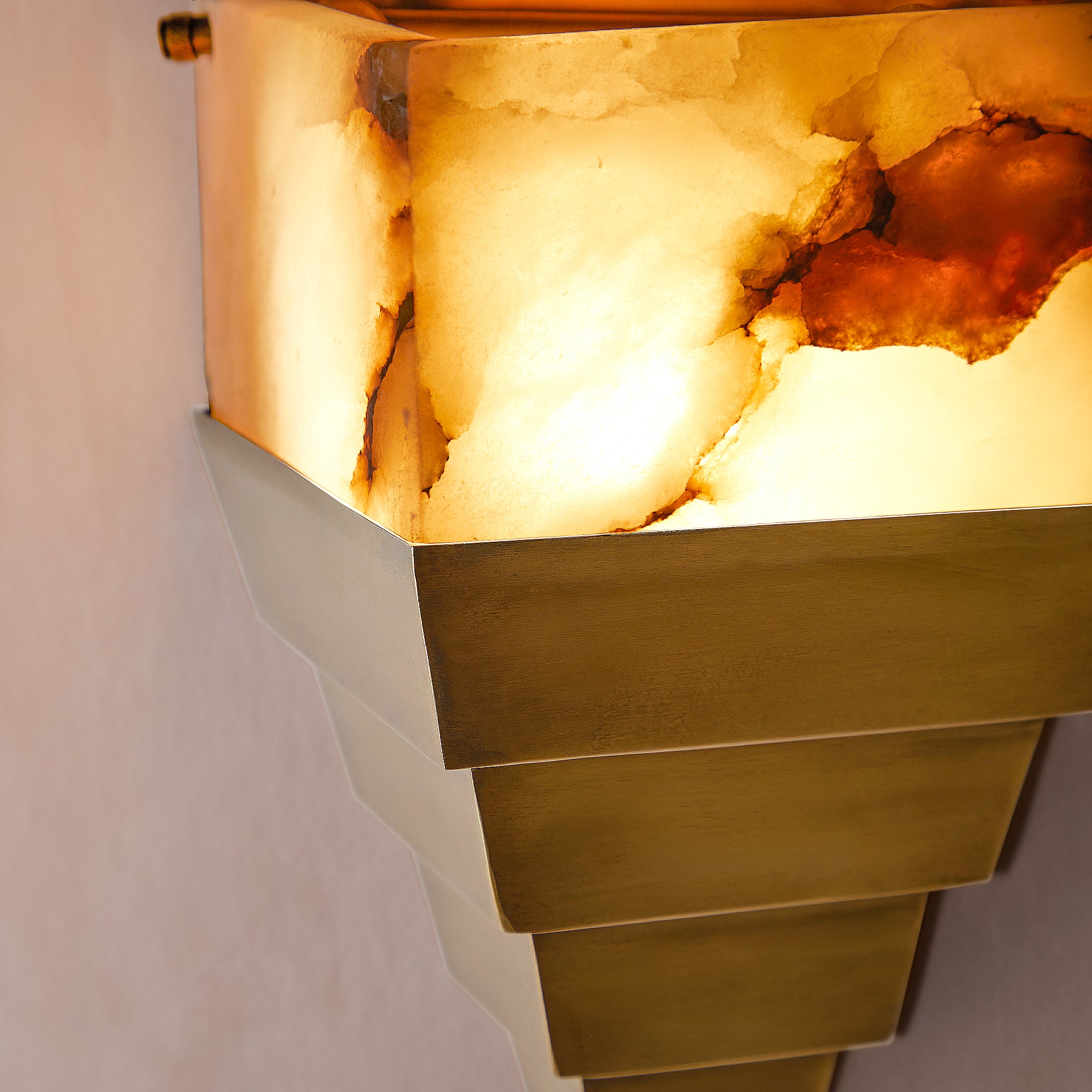 Pythagoras wall light in alabaster and brass - Image 8