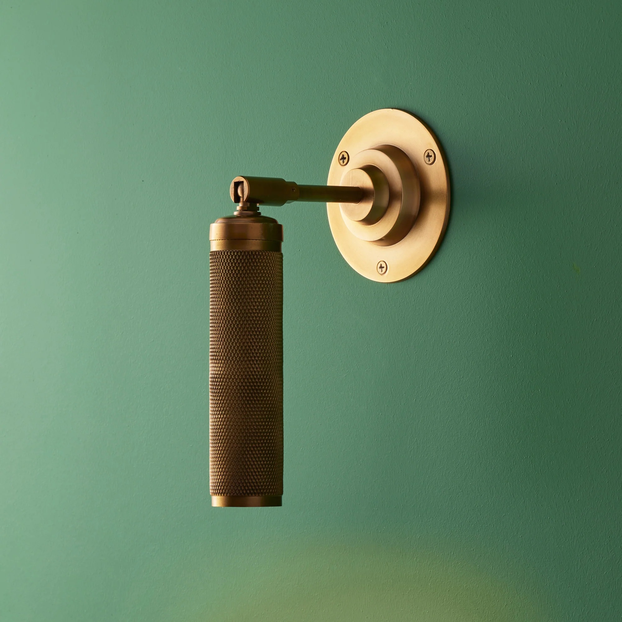 Quantum single wall light in antiqued brass - Image 2