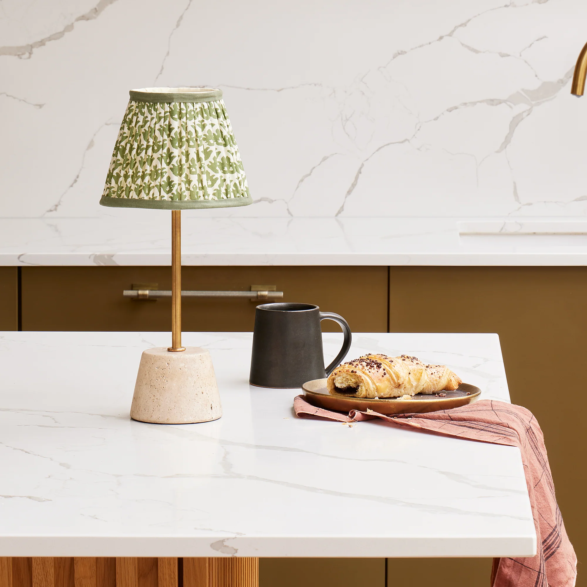 Quarry rechargeable table lamp in natural marble - Image 8