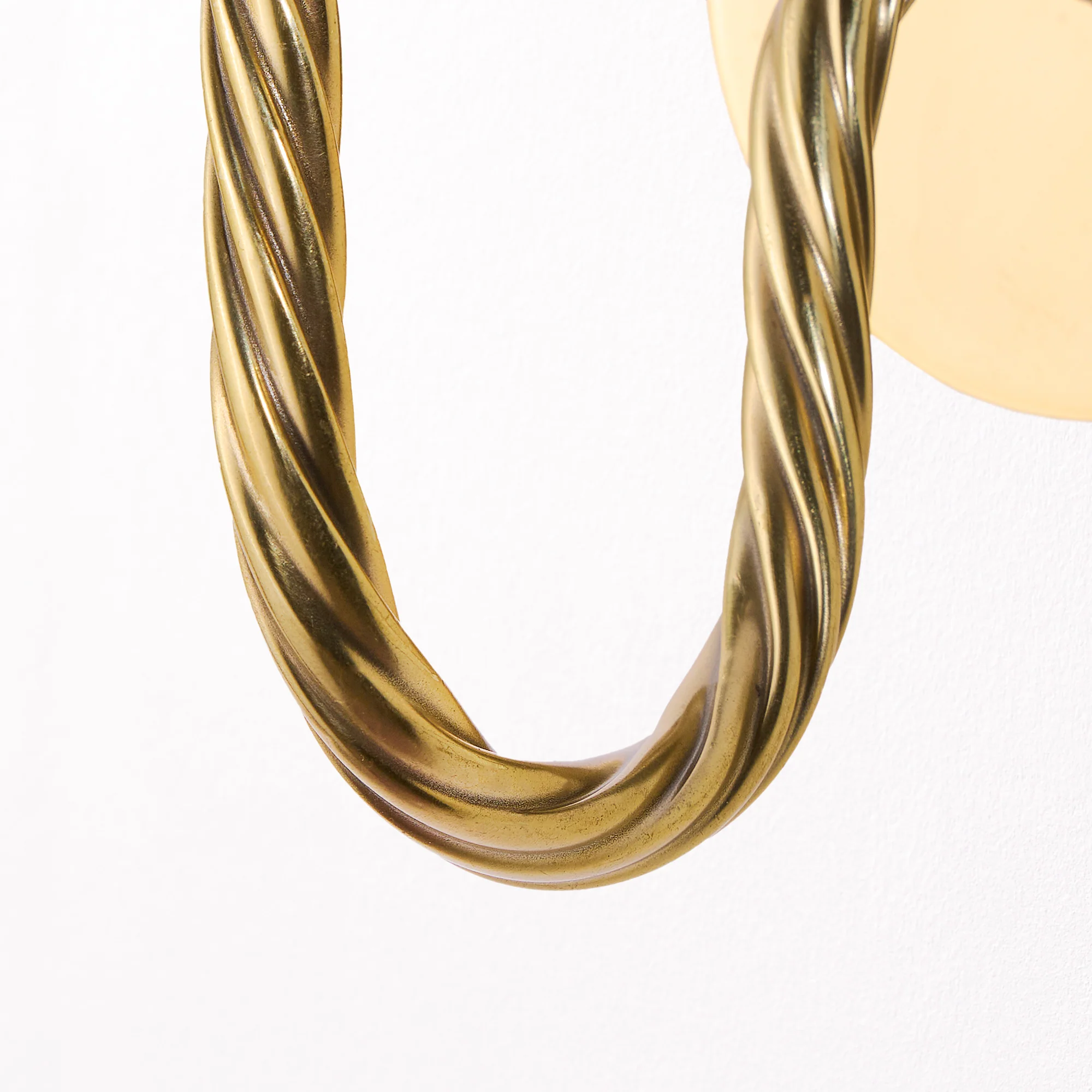 Quingo rechargeable wall fitting in brass - Image 5
