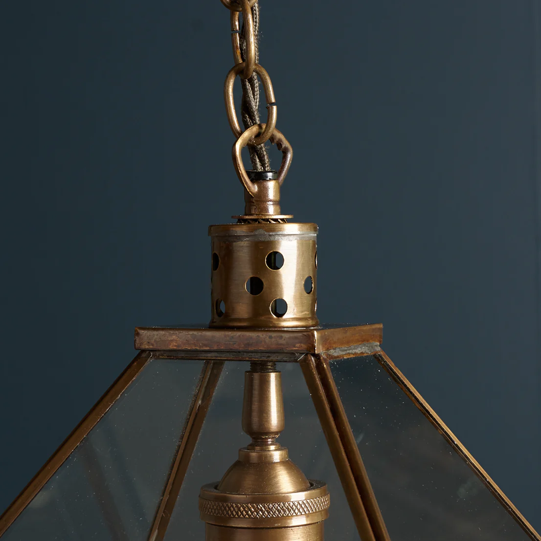regular Carrington lantern in Antiqued brass - Image 4