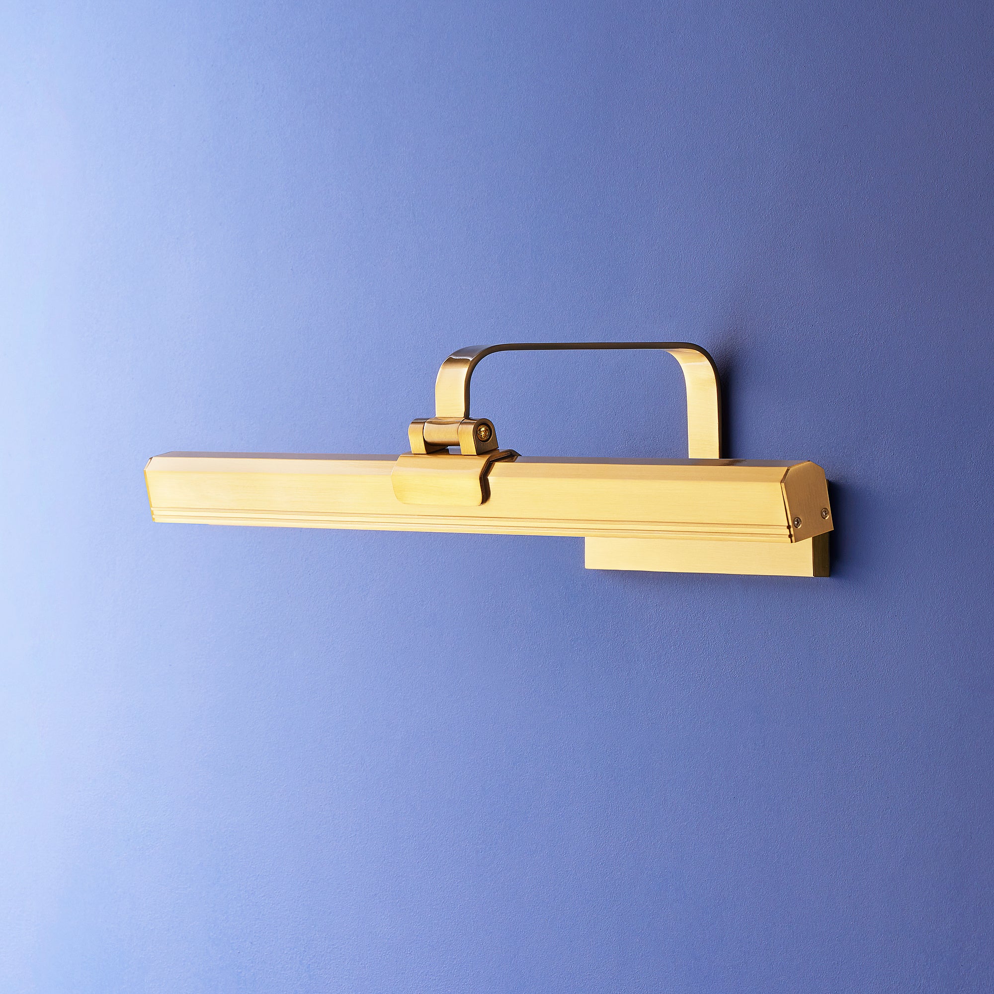 Regular Marcel rechargeable picture light in antique brass finish - Image 7