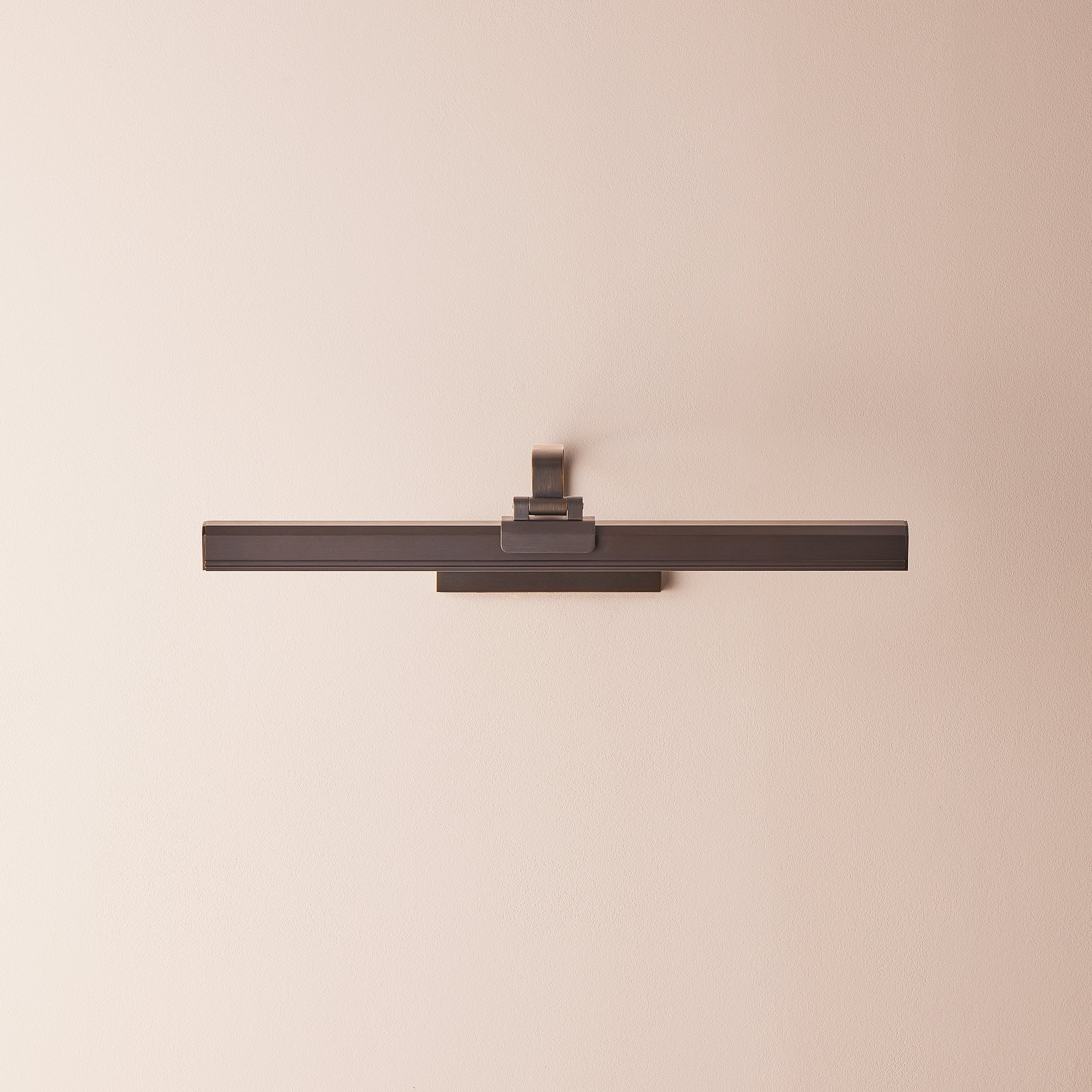 Regular Marcel rechargeable picture light in bronze finish