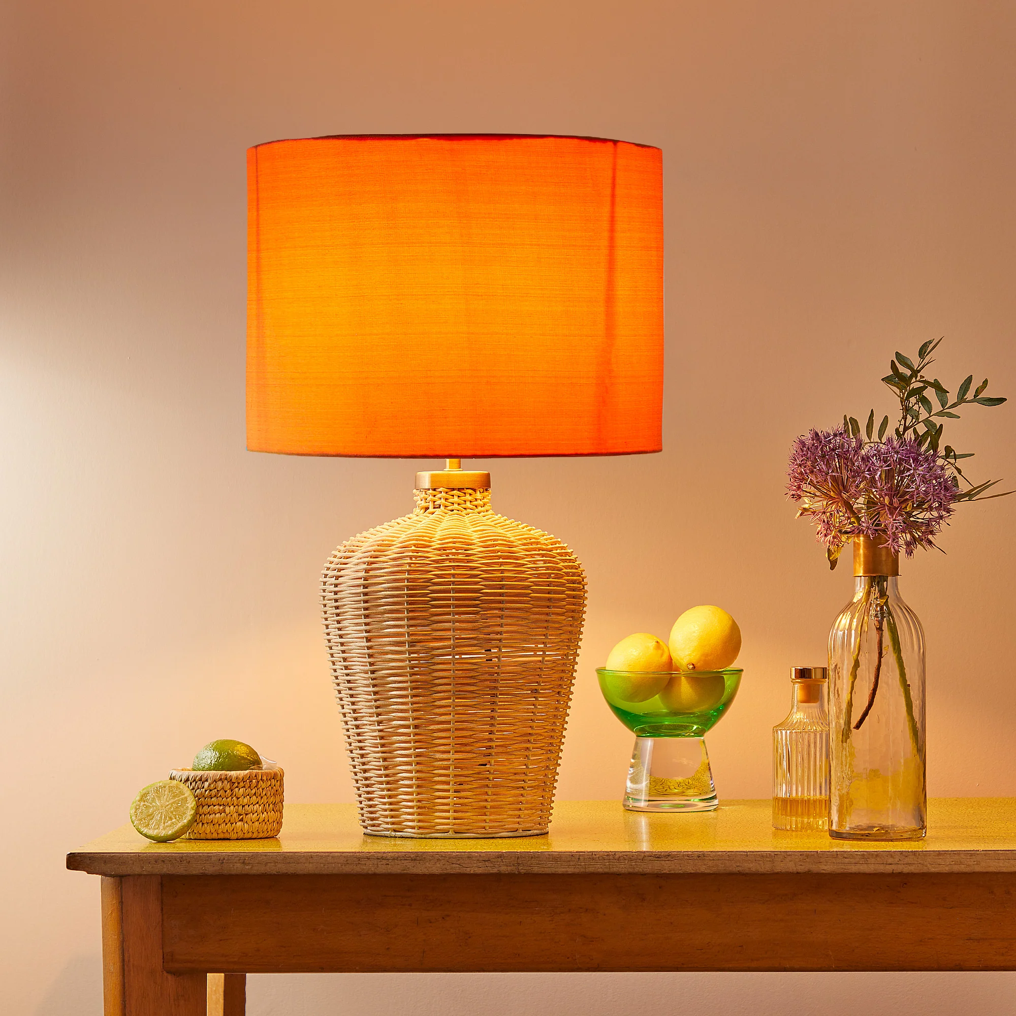 Regular Rattle table lamp in natural cane - Image 2