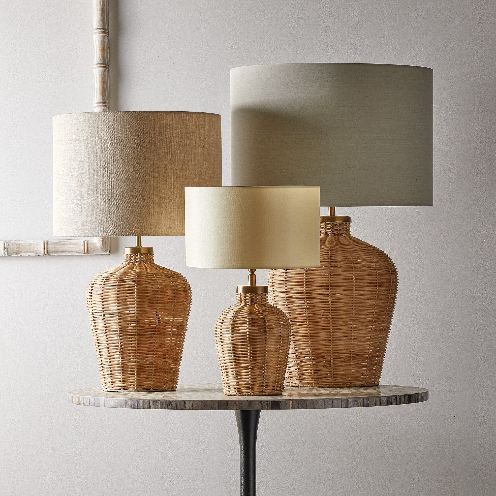 Regular Rattle table lamp in natural cane - Image 3