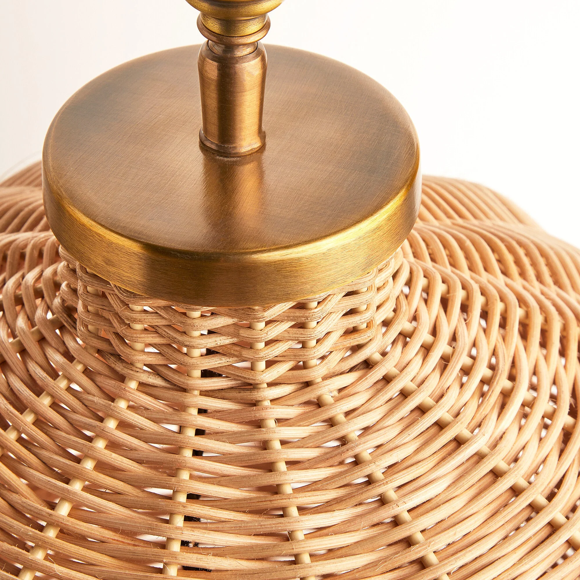 Regular Rattle table lamp in natural cane - Image 4