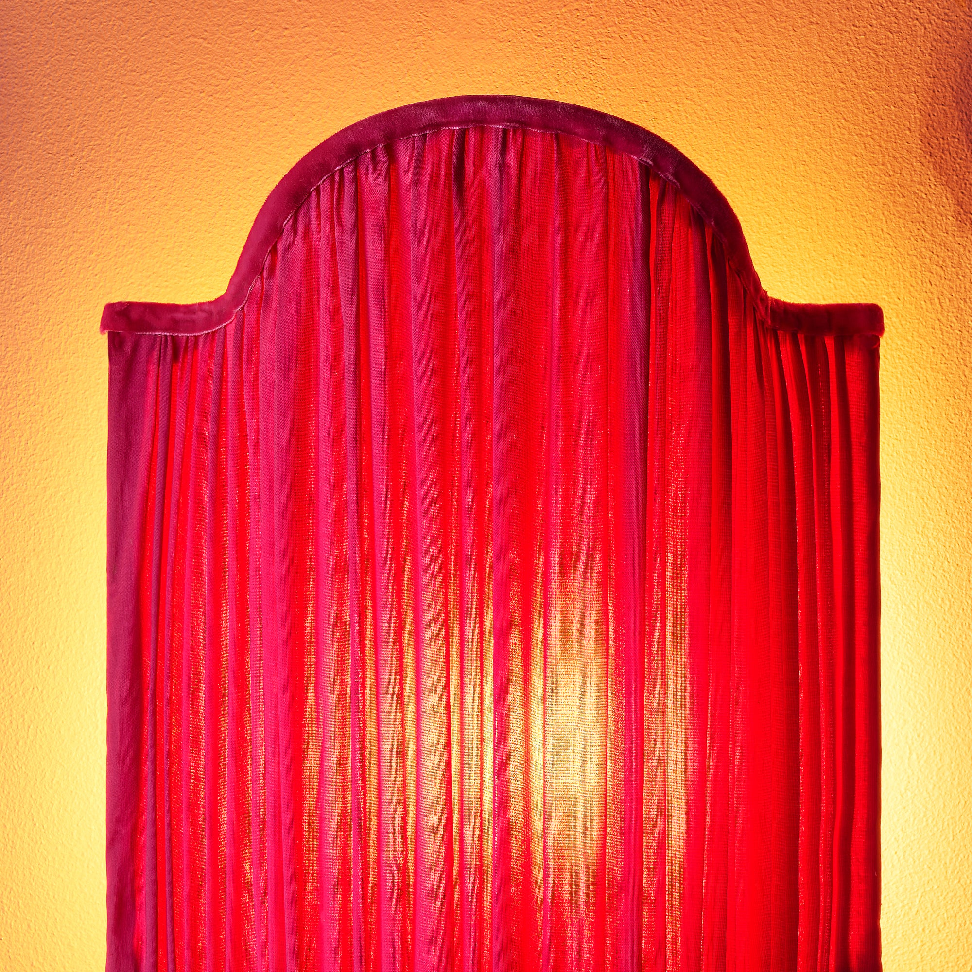 Rialto venetian style wall light in Fuchsia silk - Image 4