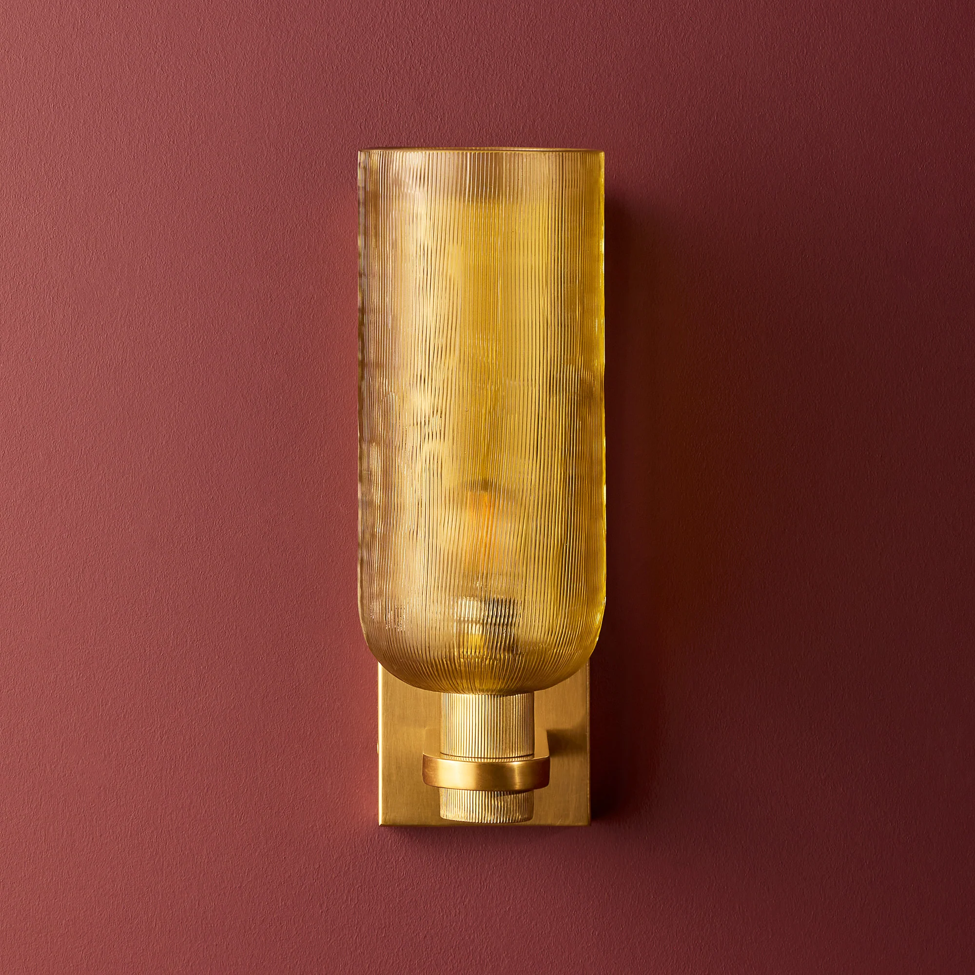 Riven wall light in etched glass and brass - Image 6
