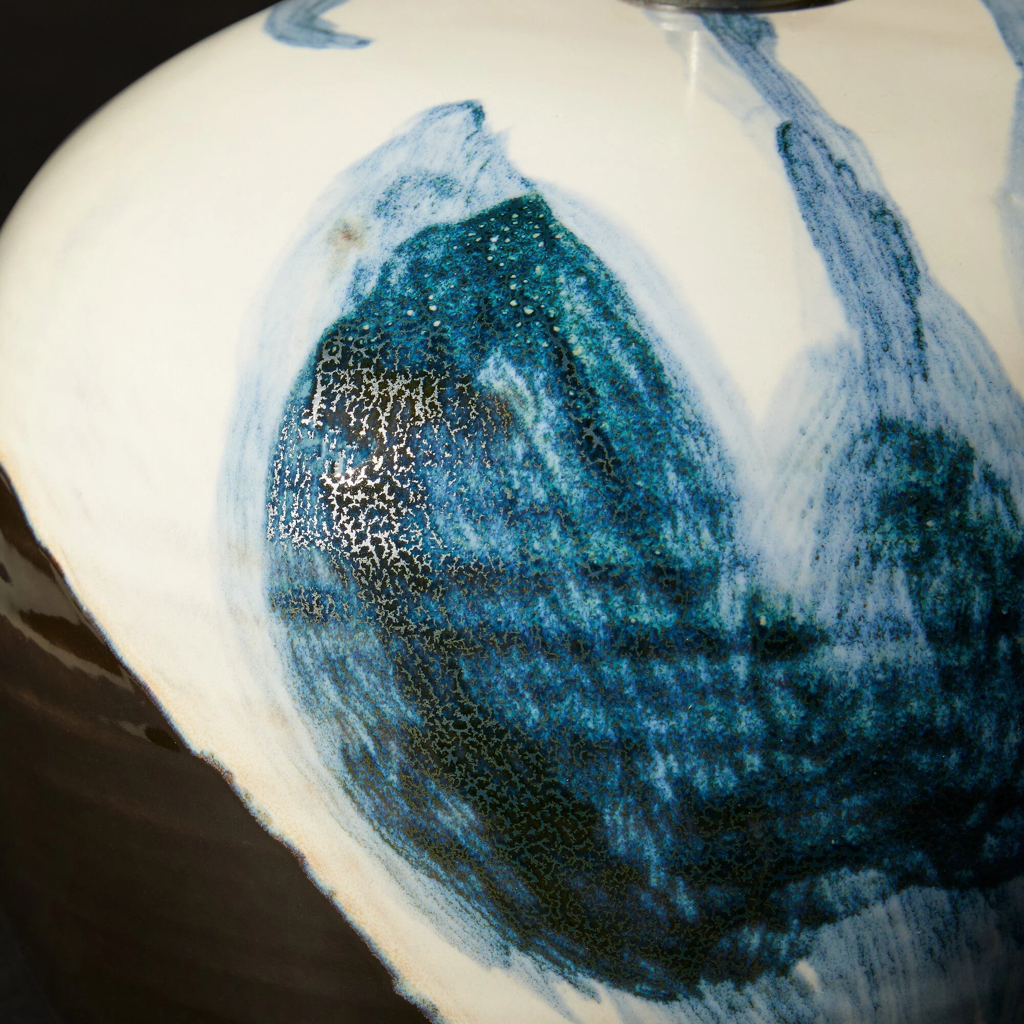 Robyn table lamp in blue and white ceramic - Image 11
