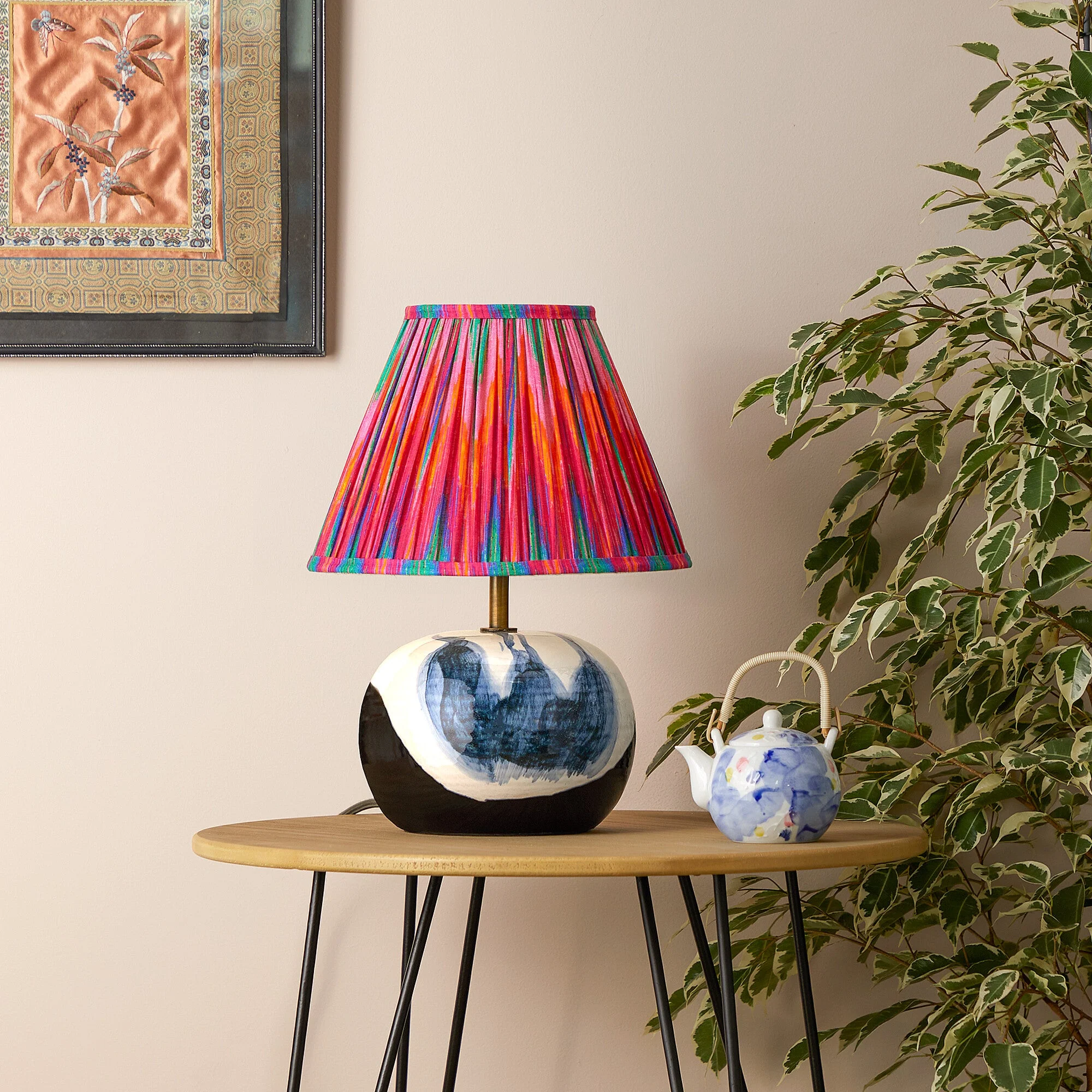 Robyn table lamp in blue and white ceramic - Image 9