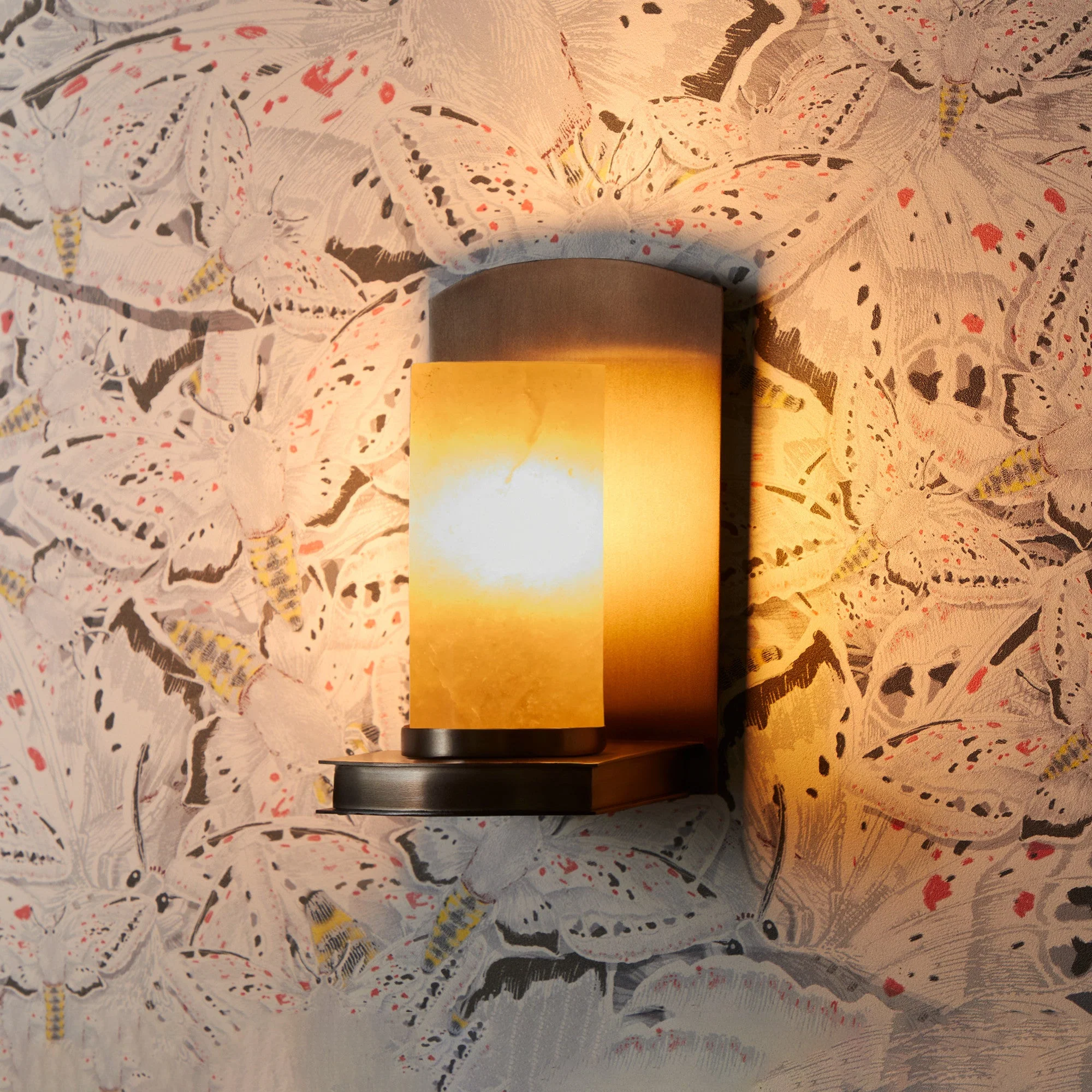 Roly wall light in antique bronze with an alabaster tube - Image 5