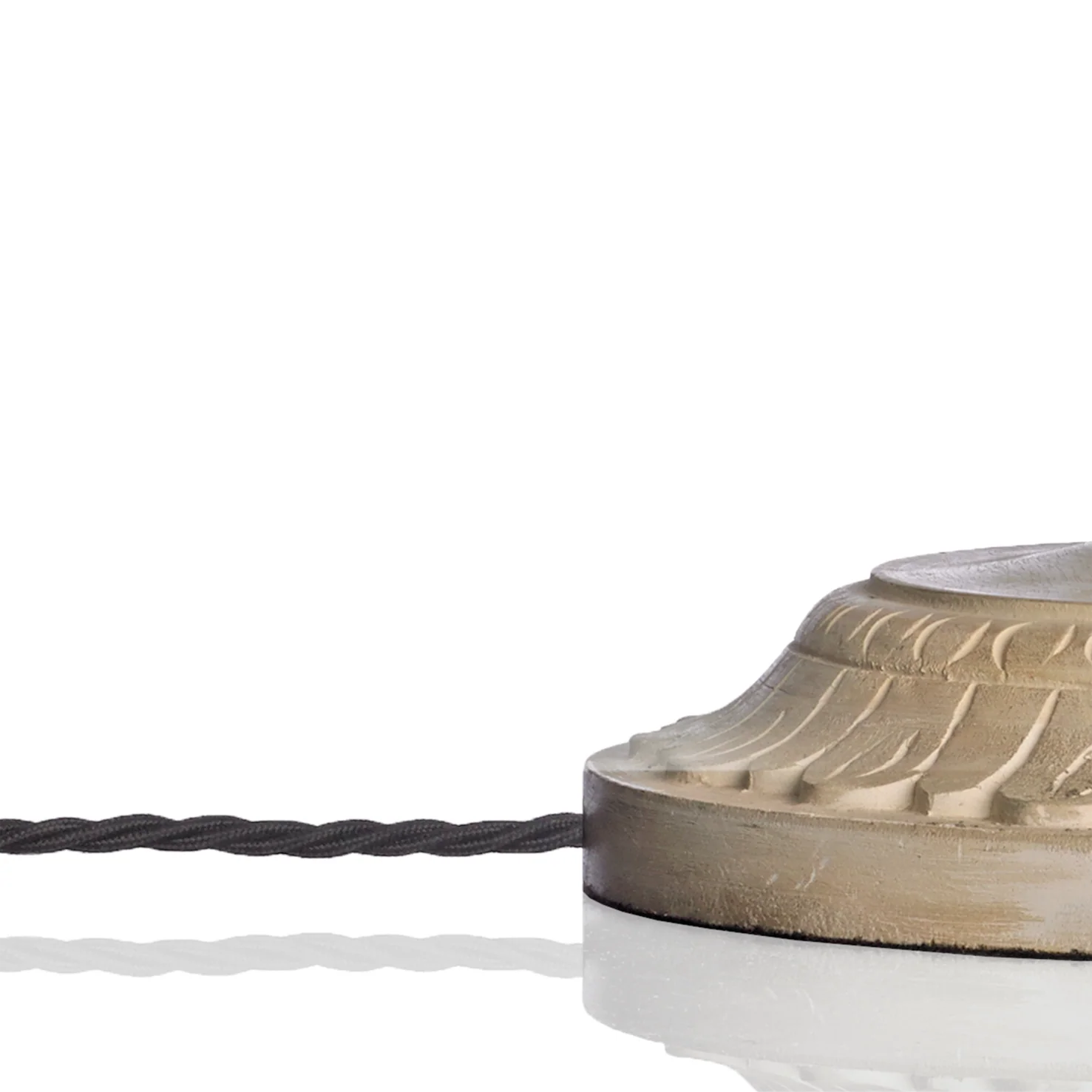 Roxanne floor lamp in distressed whitewash - Image 6