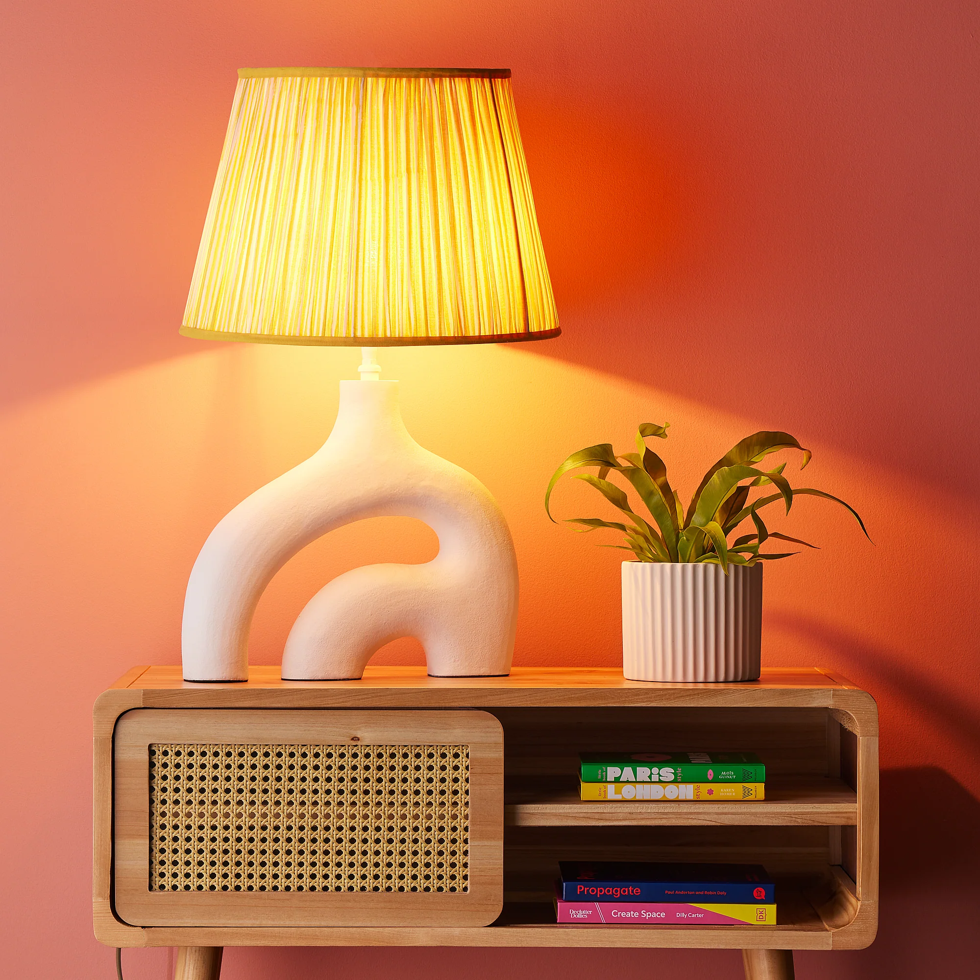 Sada table lamp in Gesso white - Image 2