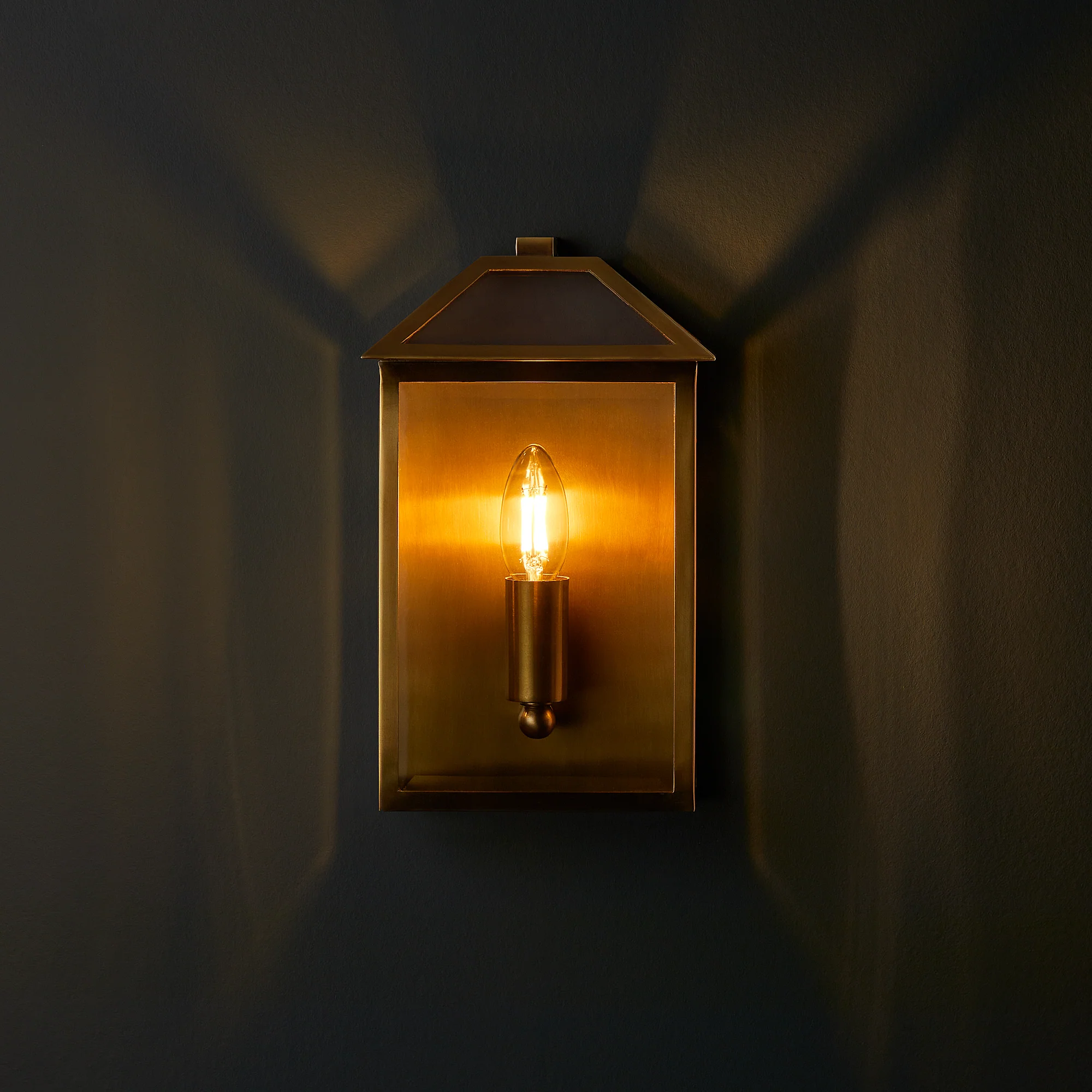 Salcombe IP44 exterior wall light in antique brass - Image 9
