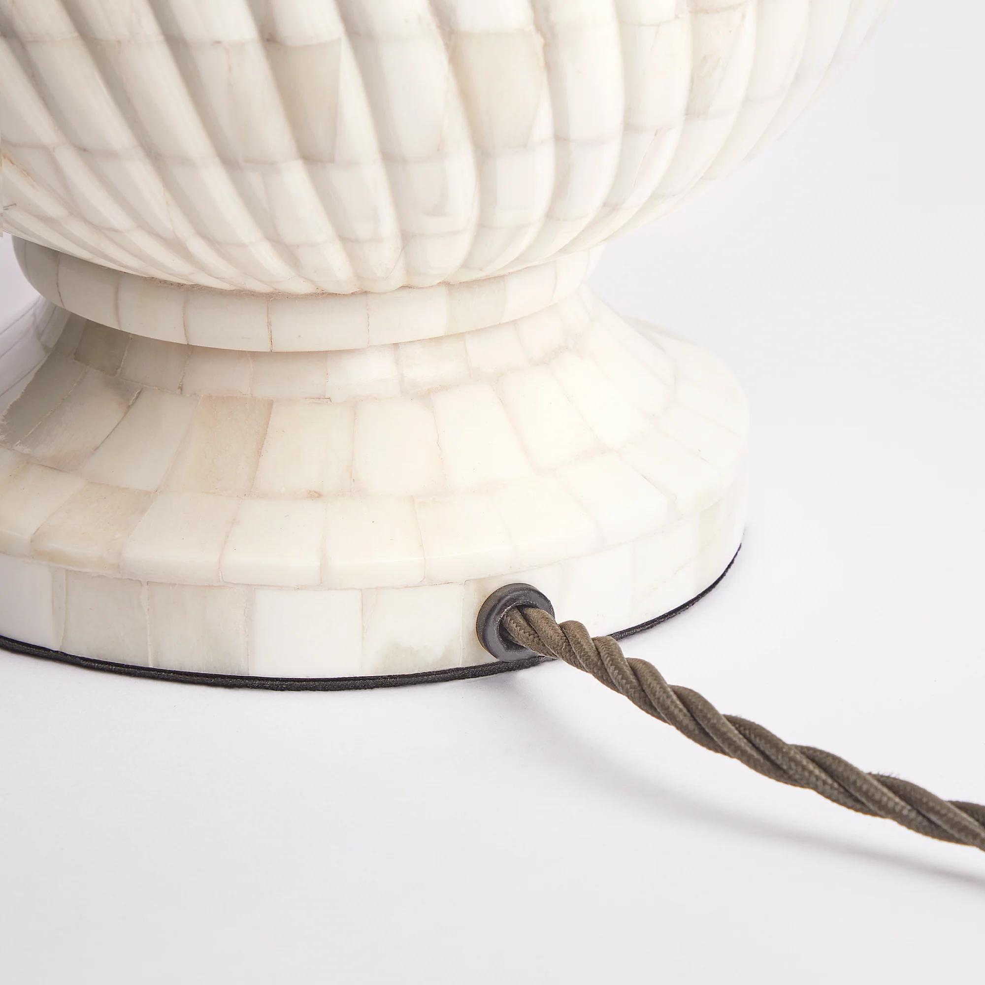 Sarika table lamp in off white bone - Image 6