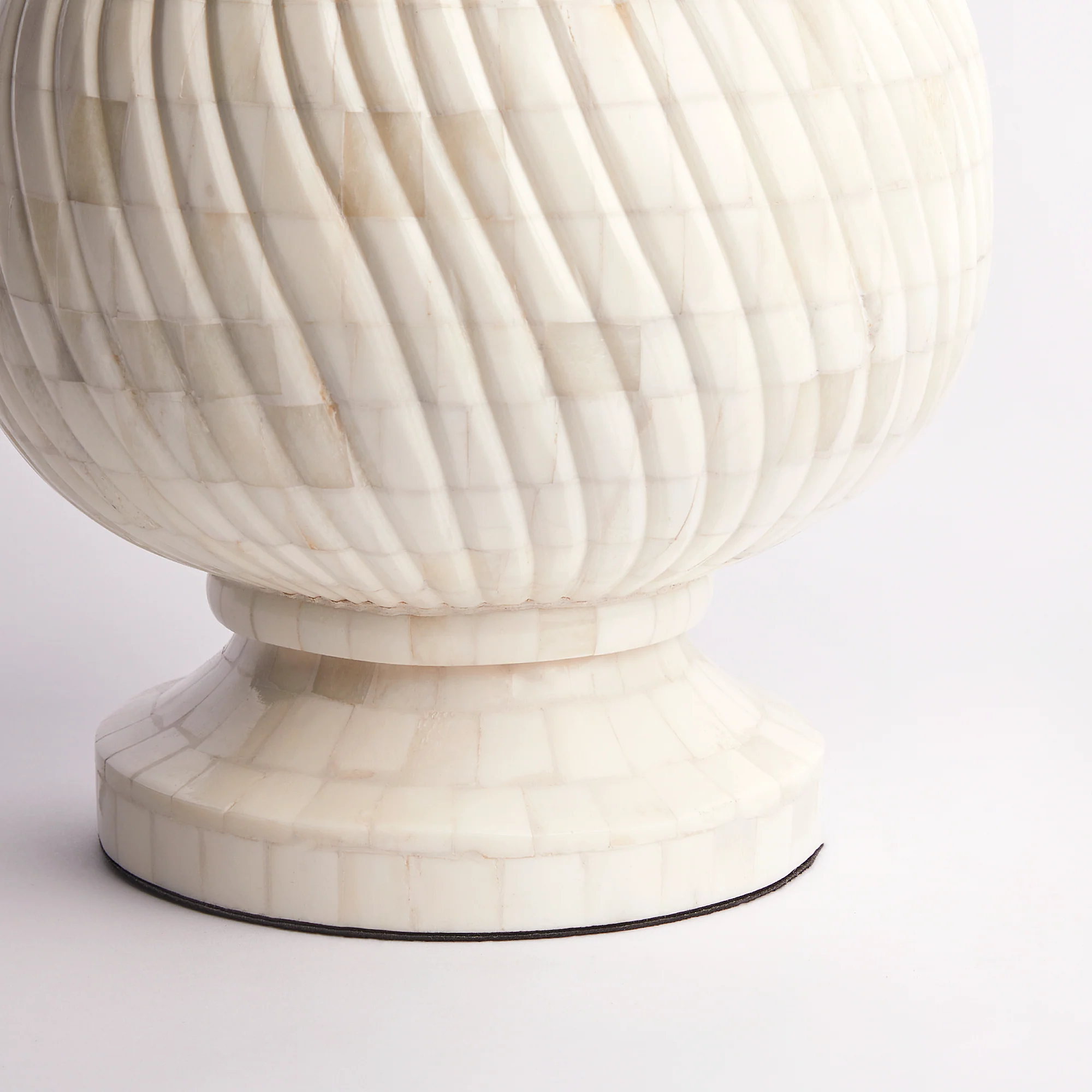 Sarika table lamp in off white bone - Image 7