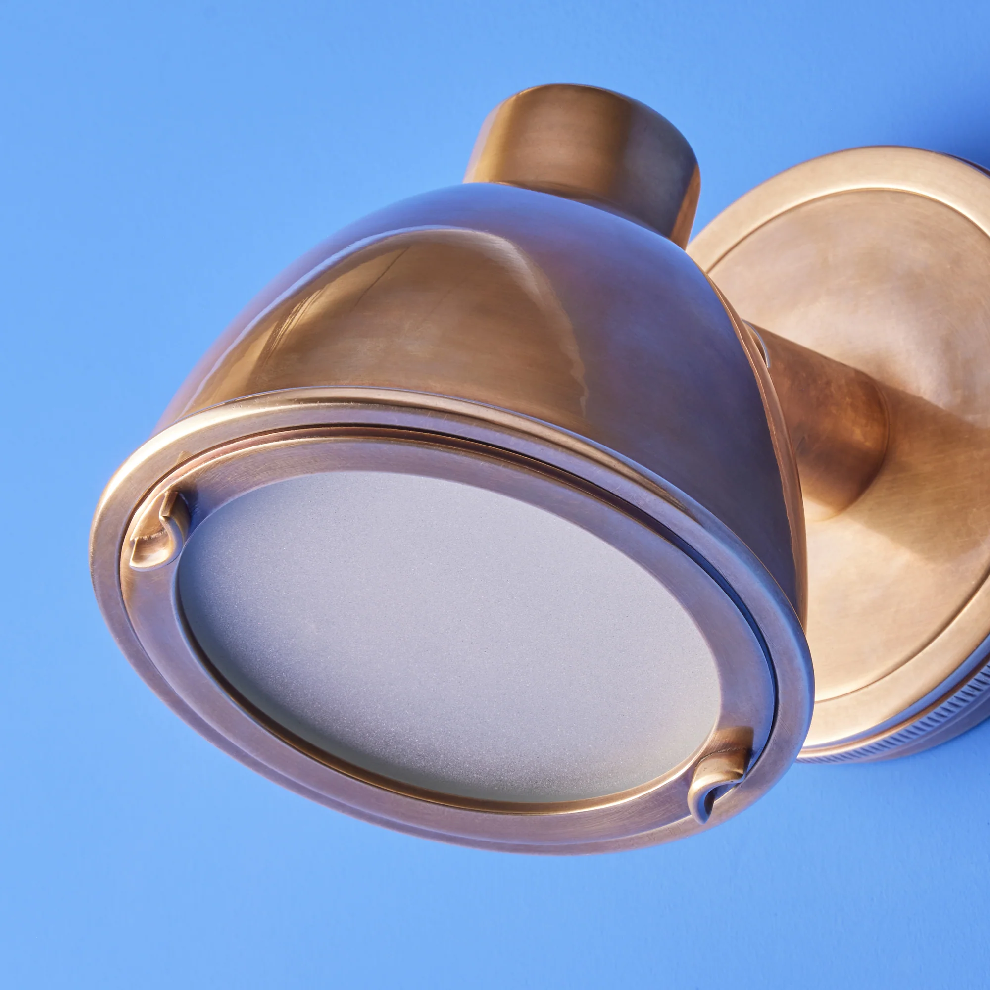 Schmorg IP54 wall light in brass - Image 7