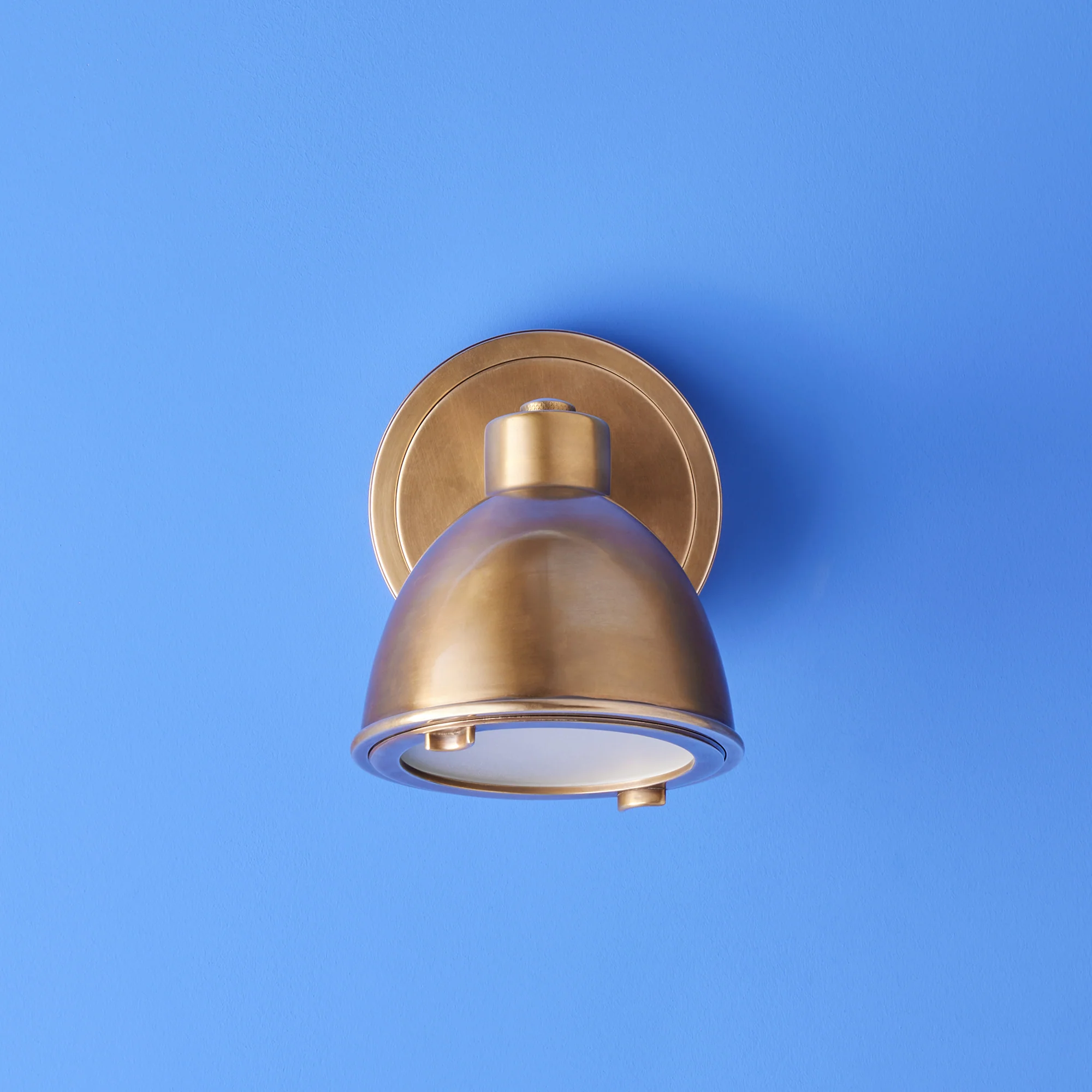 Schmorg IP54 wall light in brass - Image 9