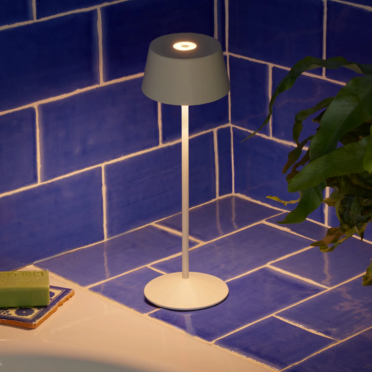 Scoon rechargeable table lamp in coconut - Image 2