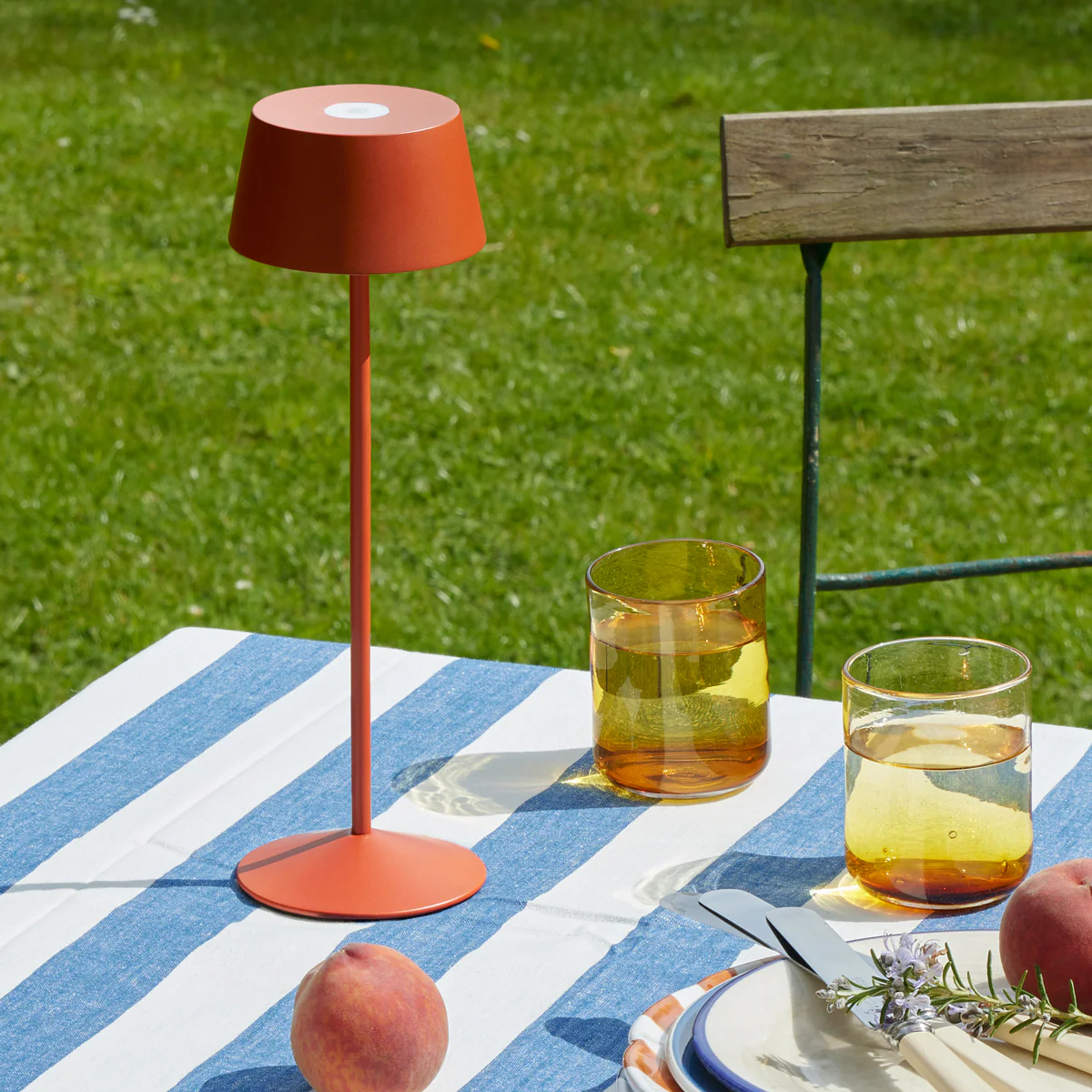 Scoon rechargeable table lamp in rust