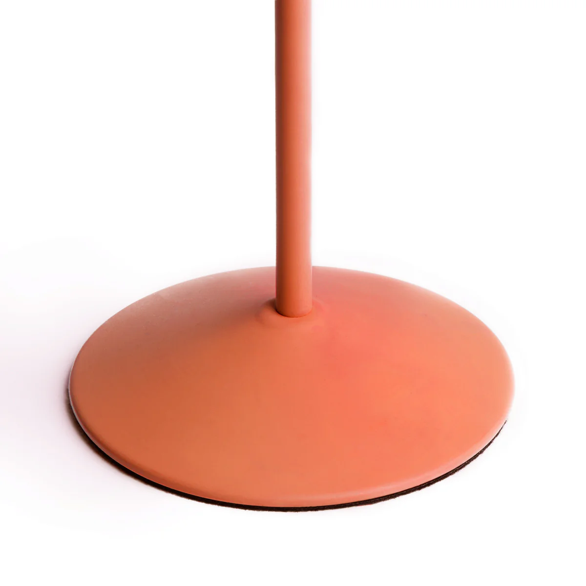 Scoon rechargeable table lamp in rust - Image 5