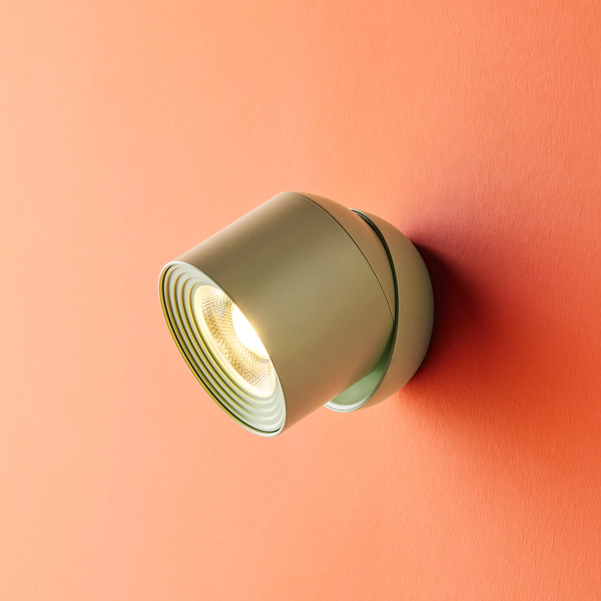 Scoon rechargeable wall light in watercress - Image 2