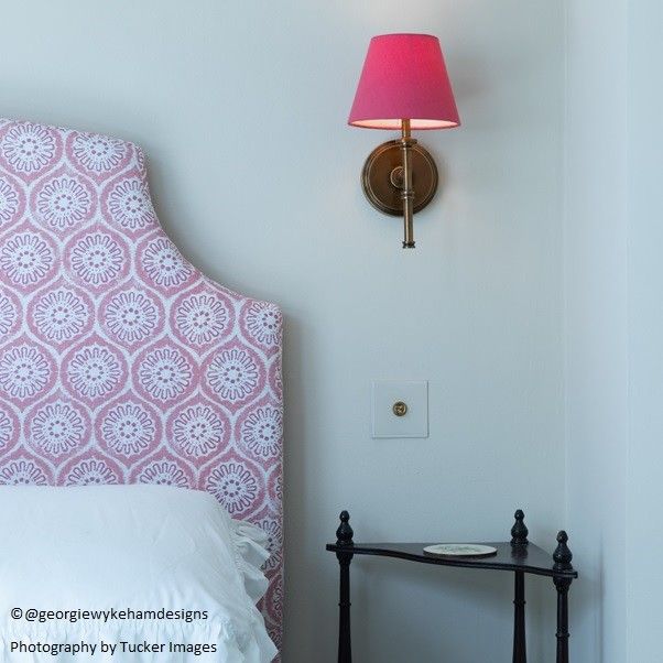 Single Chukka Wall fitting in antiqued brass - Image 3