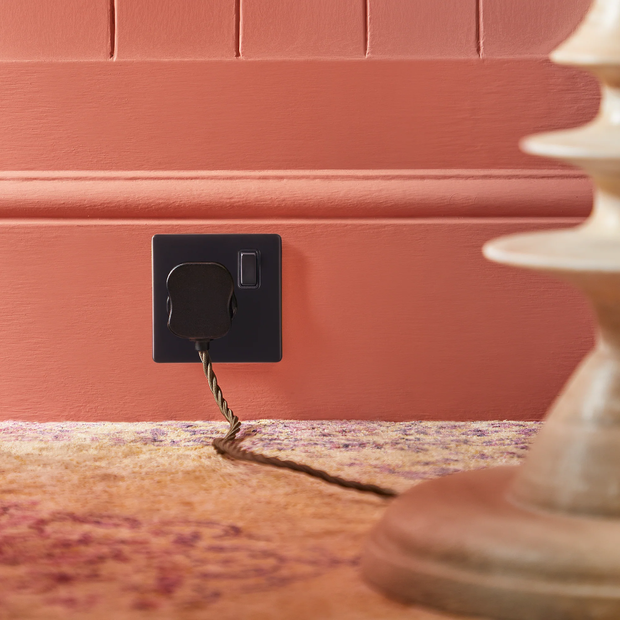 Single Florence plug socket in black - Image 2