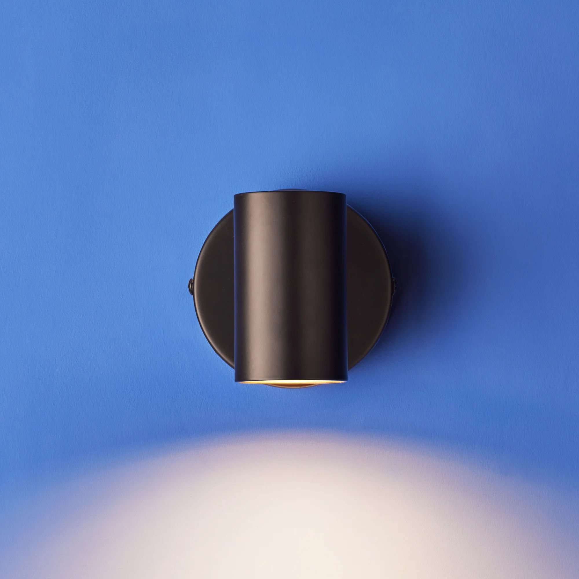 single Lewis wall light with switch in black - Image 11