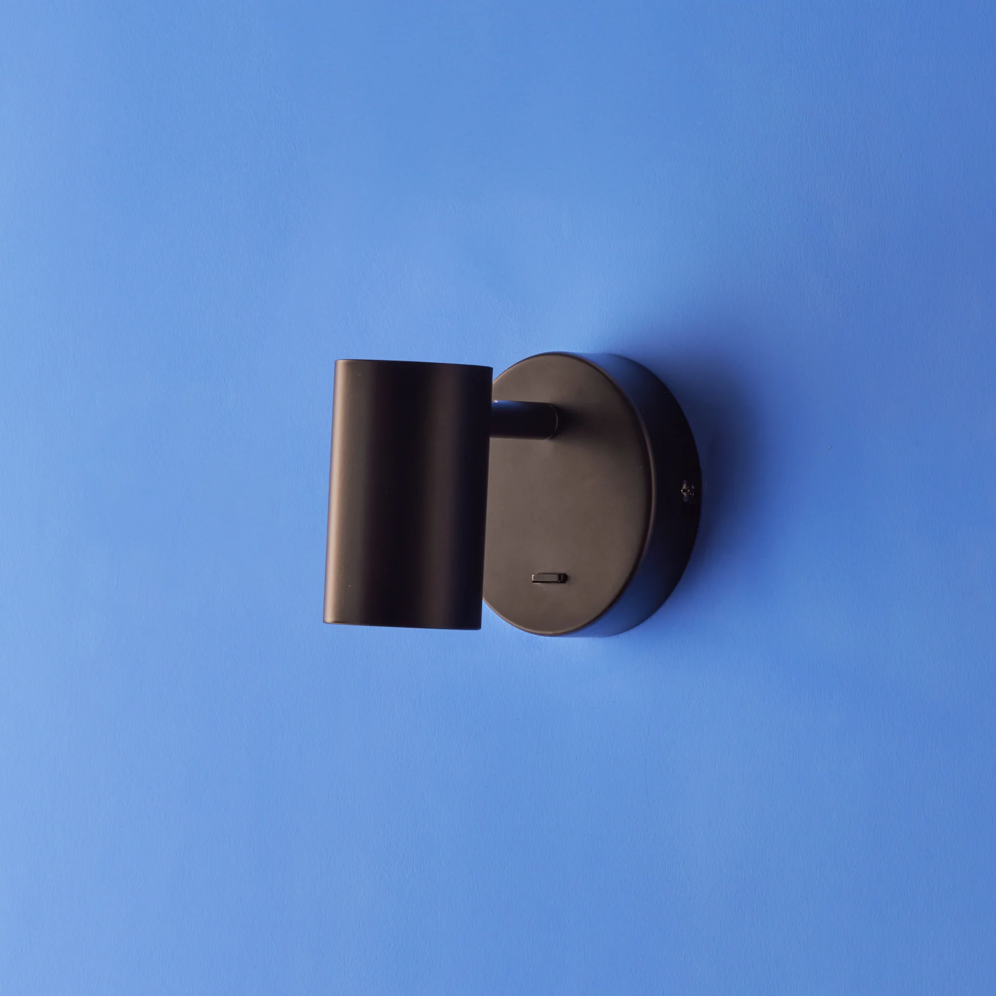 single Lewis wall light with switch in black - Image 8