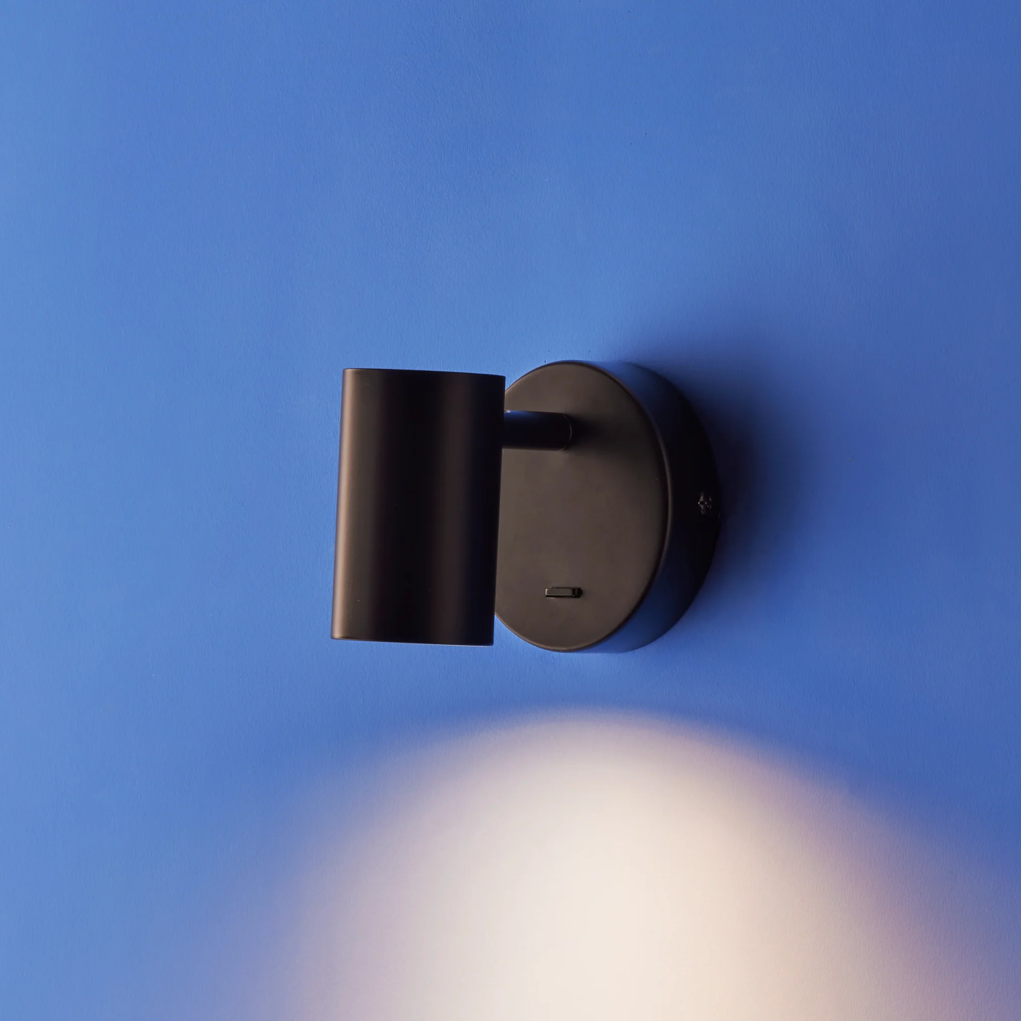 single Lewis wall light with switch in black - Image 9